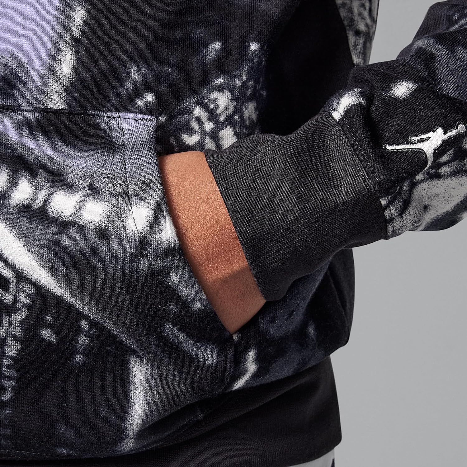 Jordan MVP Big Kids' Fleece Printed Pullover Hoodie (95D604-G0T, Off Noir) Size Medium