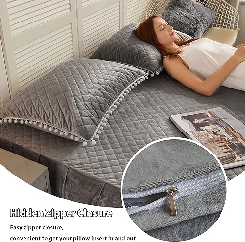 Miniatura 4 de LIFEREVO Juego de 2 fundas de almohada decorativas de terciopelo acolchado con diamantes para cama, con flecos y pompones, fundas de almohada suaves
