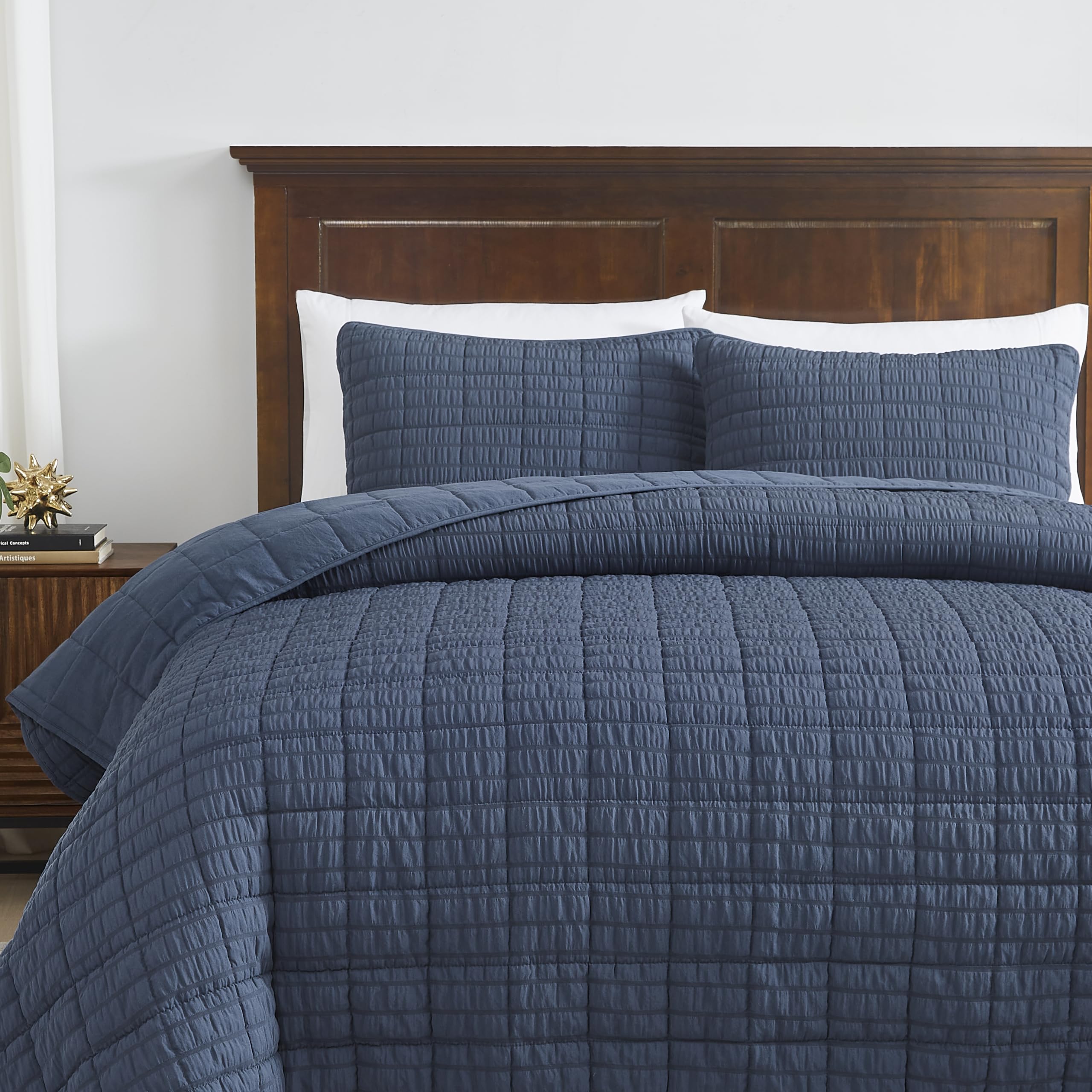 Navy Blue Queen Size Quilt Set with Pillow Sham, Soft Microfiber Lightweight Bedding Bedspread Coverlet for All Season, 3 Piece, 90x90 inches