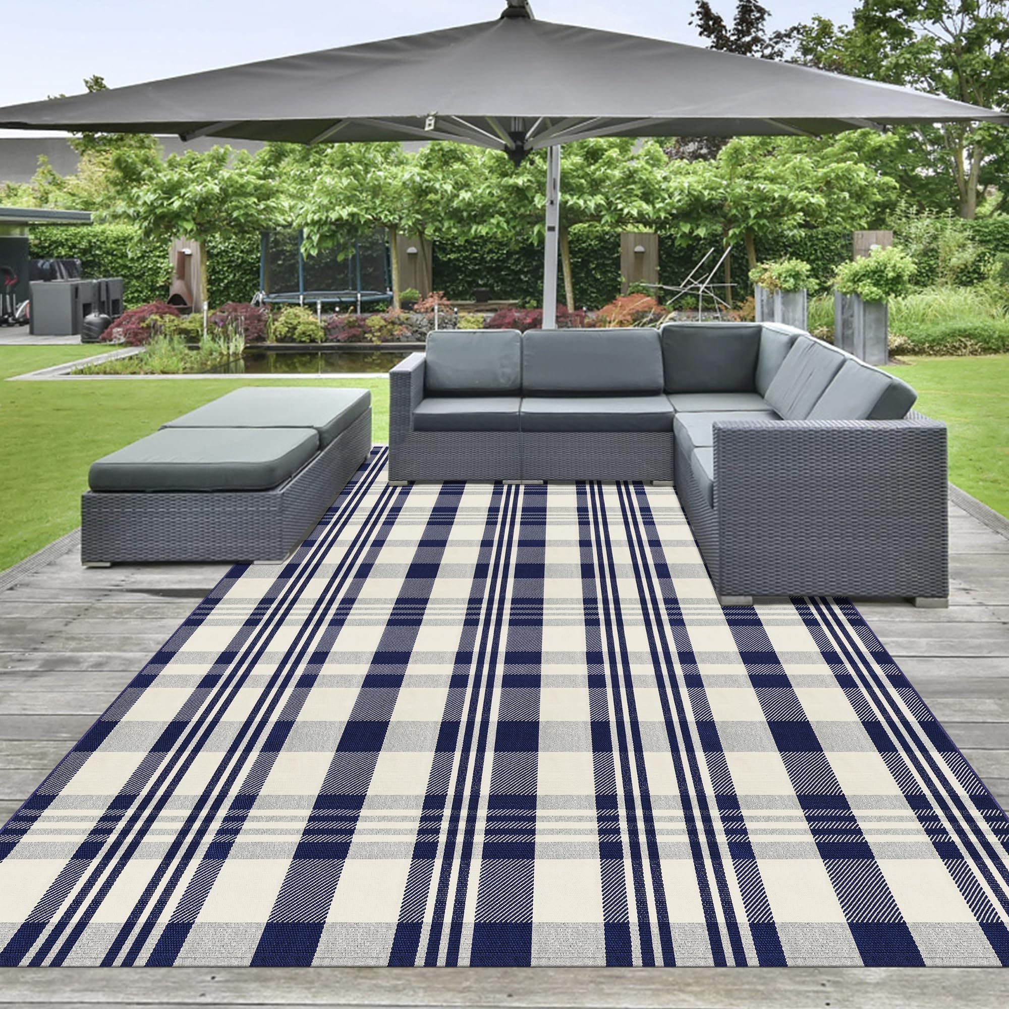 Tapis tissé à carreaux de buffle bleu marine et blanc cassé en coton lavable
