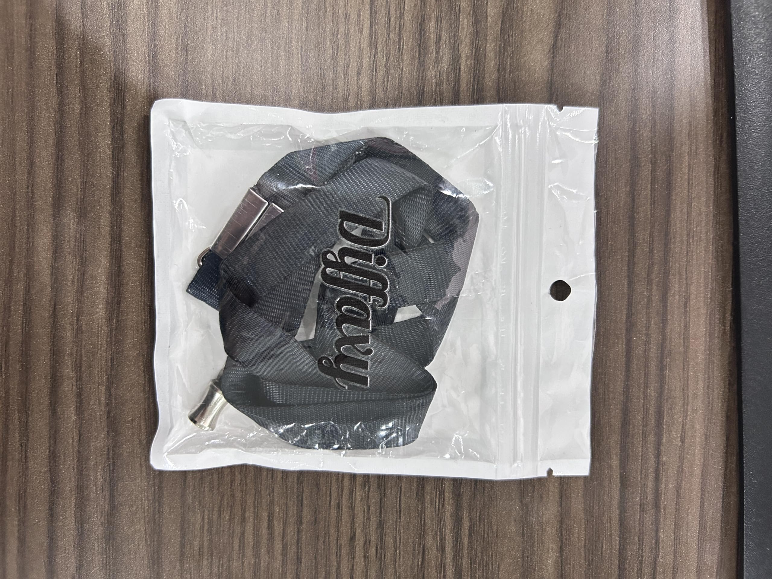 Sifflet pour chien, Sifflet à ultrasons haute fréquence silencieux, Fréquence réglable Sifflet d'entraînement pour chien, Convient à la plupart des races – Noir