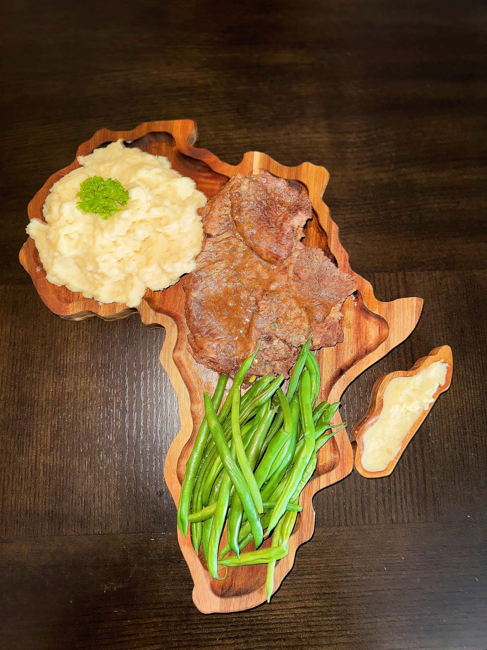 セネガル共和国　木製プレート Amazon.com | AFRICA AND MADAGASCAR WOOD PLAT SET: Dinner Plates