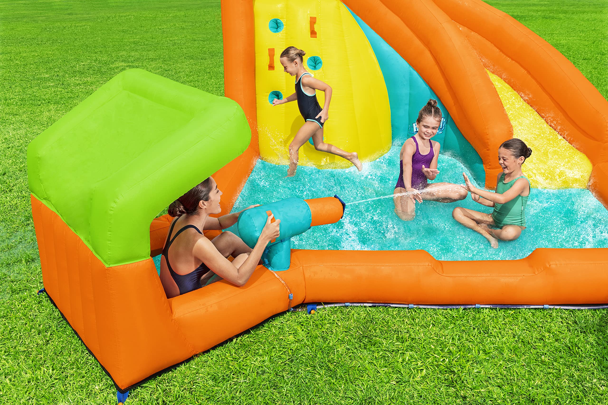 14' x 12'1" x 8'8"/4.26m x 3.69m x 2.64m Canopy Cove MEGA Water Park