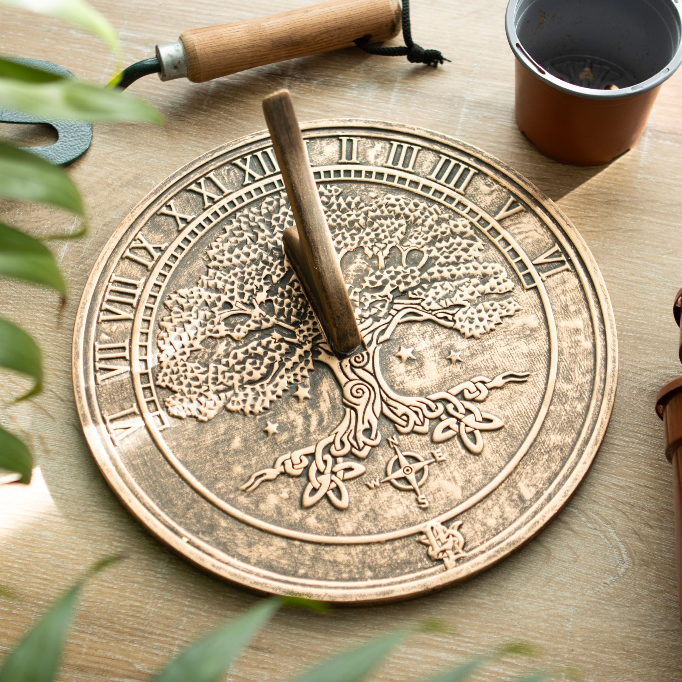Reloj solar de terracota Tree Of Life: combina naturaleza y utilidad sin problemas
