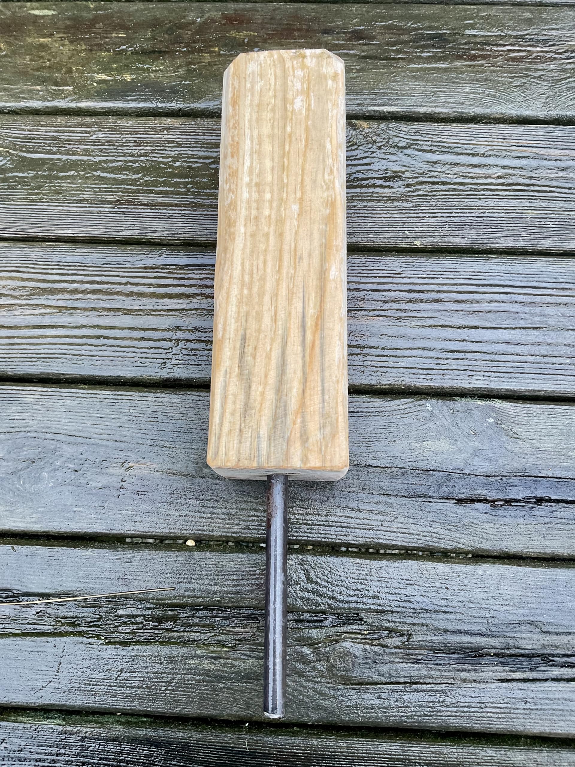 Timber Dog/Puppy Outdoor Pee Post, House Training Aid, Easy Install, Push in Lawn (Medium)