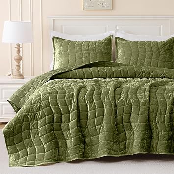 DOWNCOOL 3 Pieces Velvet Quilt Set Queen Size, Olive Green | All Season Soft Lightweight Quilted Velvet Bedspread Coverlet Bedding with 2 Pillow Shams
