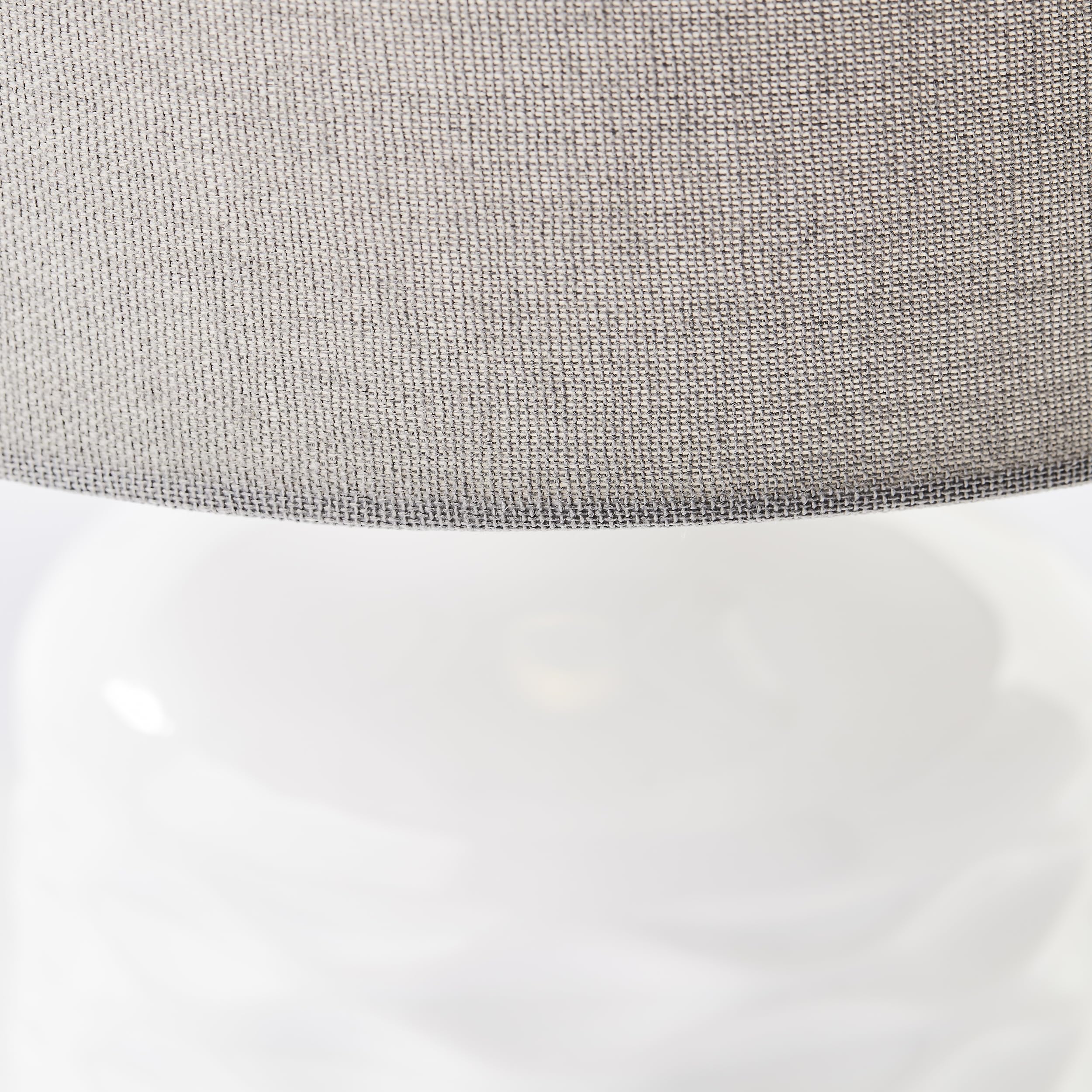 lampada da tavolo in ceramica bianca con paralume in tessuto grigio - | Lampada da tavolo, altezza 42 cm, Ø 25 cm, interruttore, E14, max. 40 W, bianco/giallo