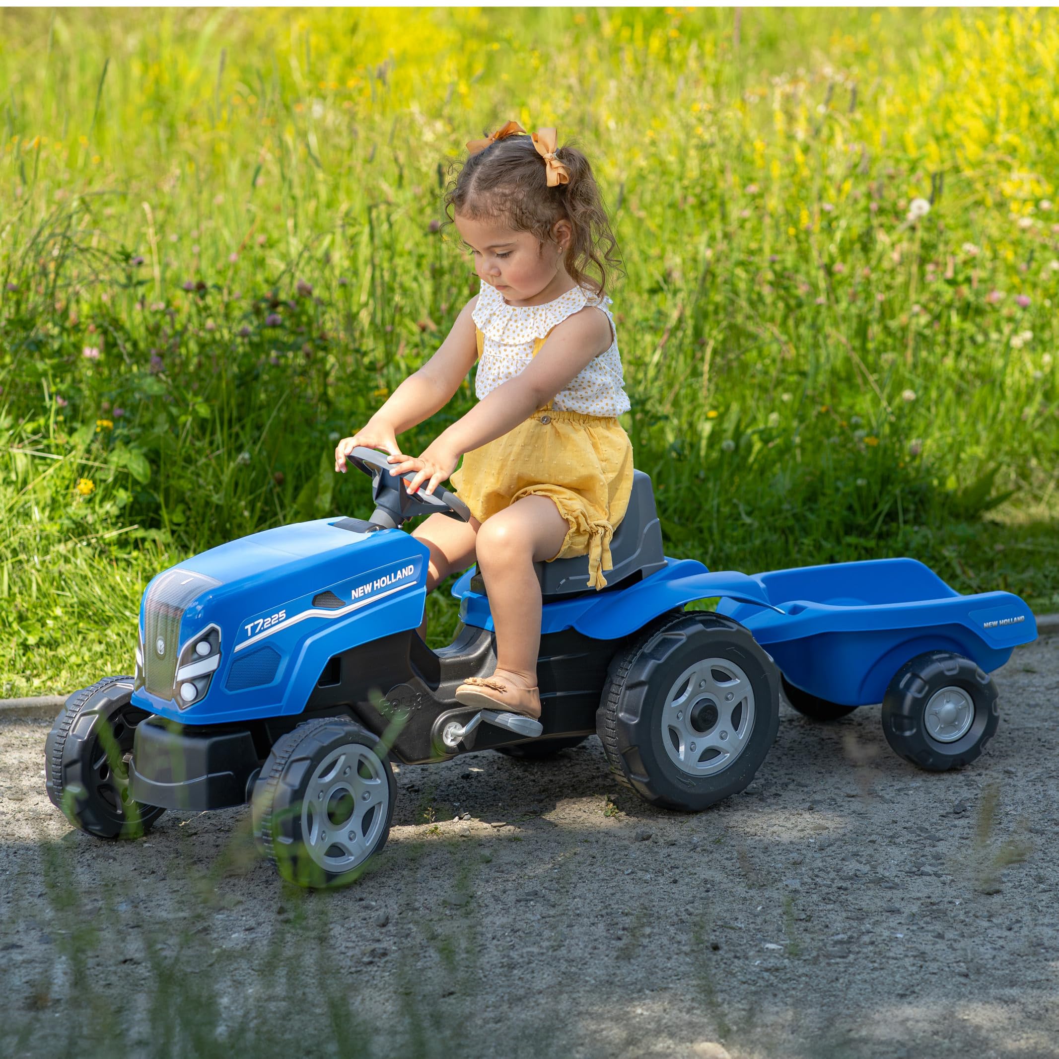 Falk Traktor mit Pedalen New Holland für Kinder, mit Anhänger, ab 2 Jahren | Haube zum Öffnen und verstellbarer Sitz