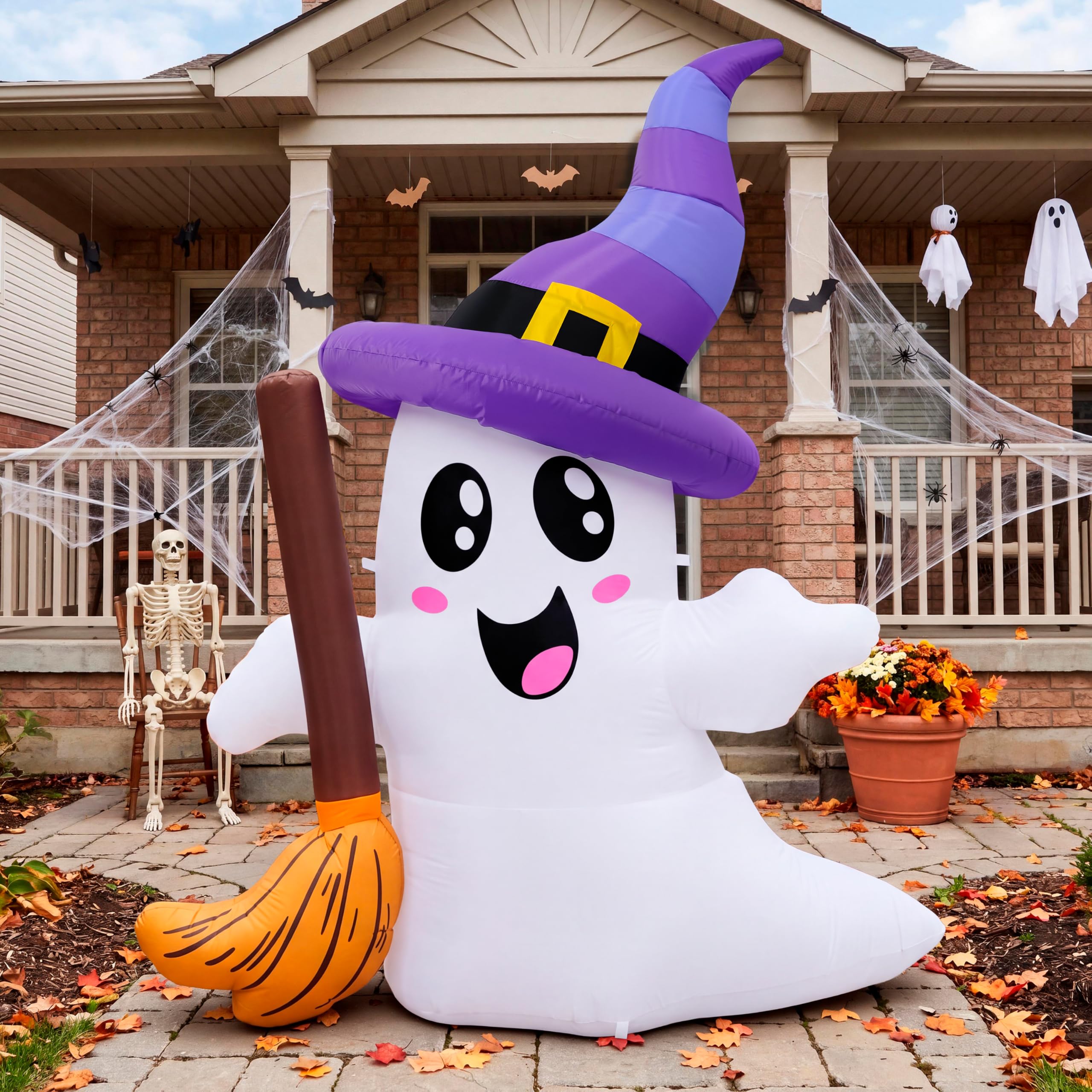 JOYIN Decorazioni gonfiabili per esterni con fantasma alto 1,8 m, con simpatico fantasma che tiene scopa con LED, decorazioni per Halloween, esterni, cortile, giardino, prato, decorazione per feste
