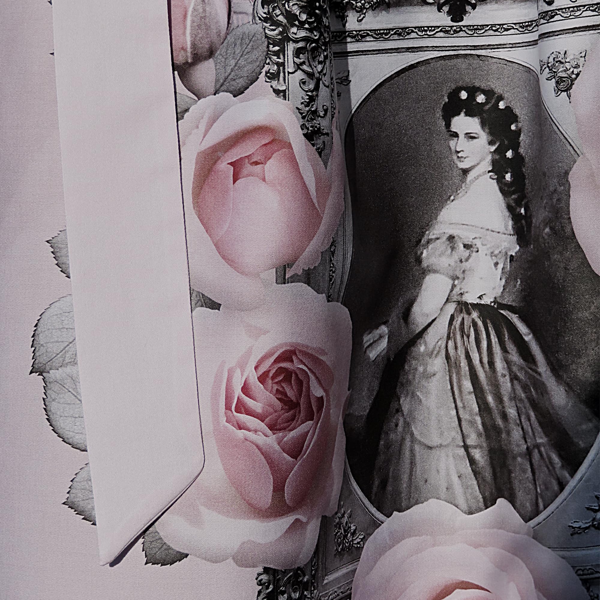 Alexandra Maxa Dirndlschürze Damen „Kaiserin Elisabeth“ – Designer Dirndl Schürze mit historischem Sisi-Motiv mit Rosen – Trachten Accessoire in Baumwoll-Satin – Mini, Midi – Gr. 36–46