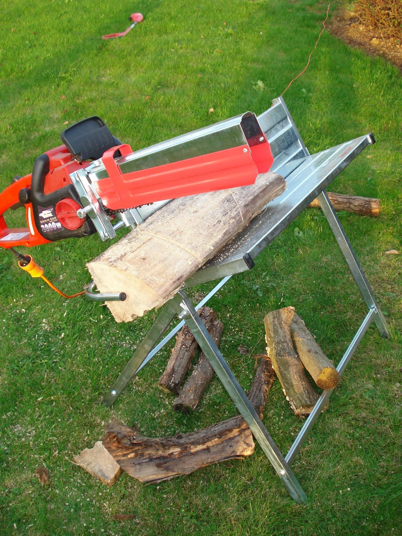 Support De Tronçonneuse Gimisgu : Robuste, Pliable, Charge Max 150 Kg, Avec Guide Et Capot De Protection. Idéal Pour Couper Du Bois En Toute Sécurité !