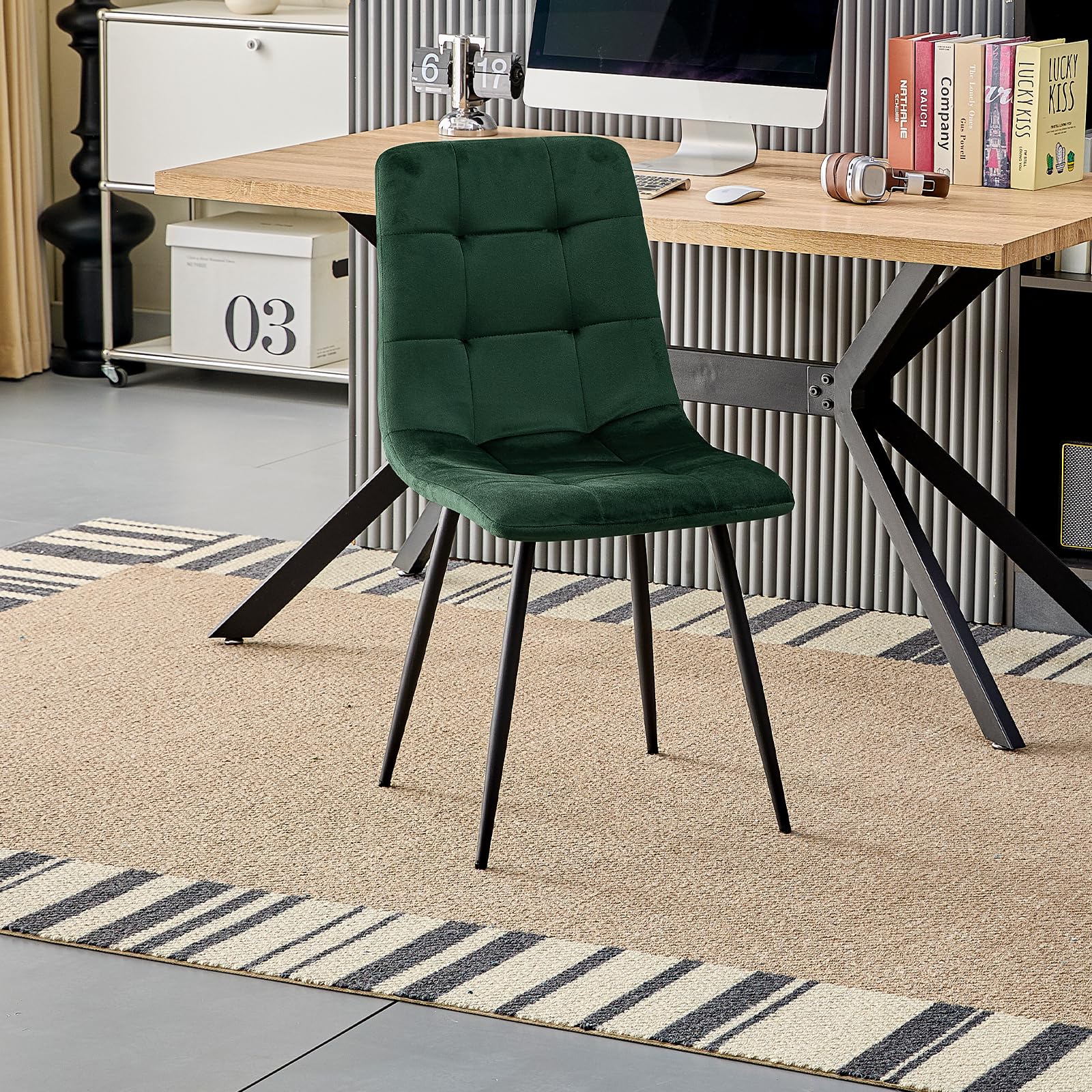 JIJIAN Pack de 4 Sillas de Comedor con Tela de Terciopelo, Verde Oscuro | Sillas de Cocina con Patas Metálicas Negras, Soportan hasta 120 kg, Sillas Tapizadas Modernas para Comedor, Salón y Cocina