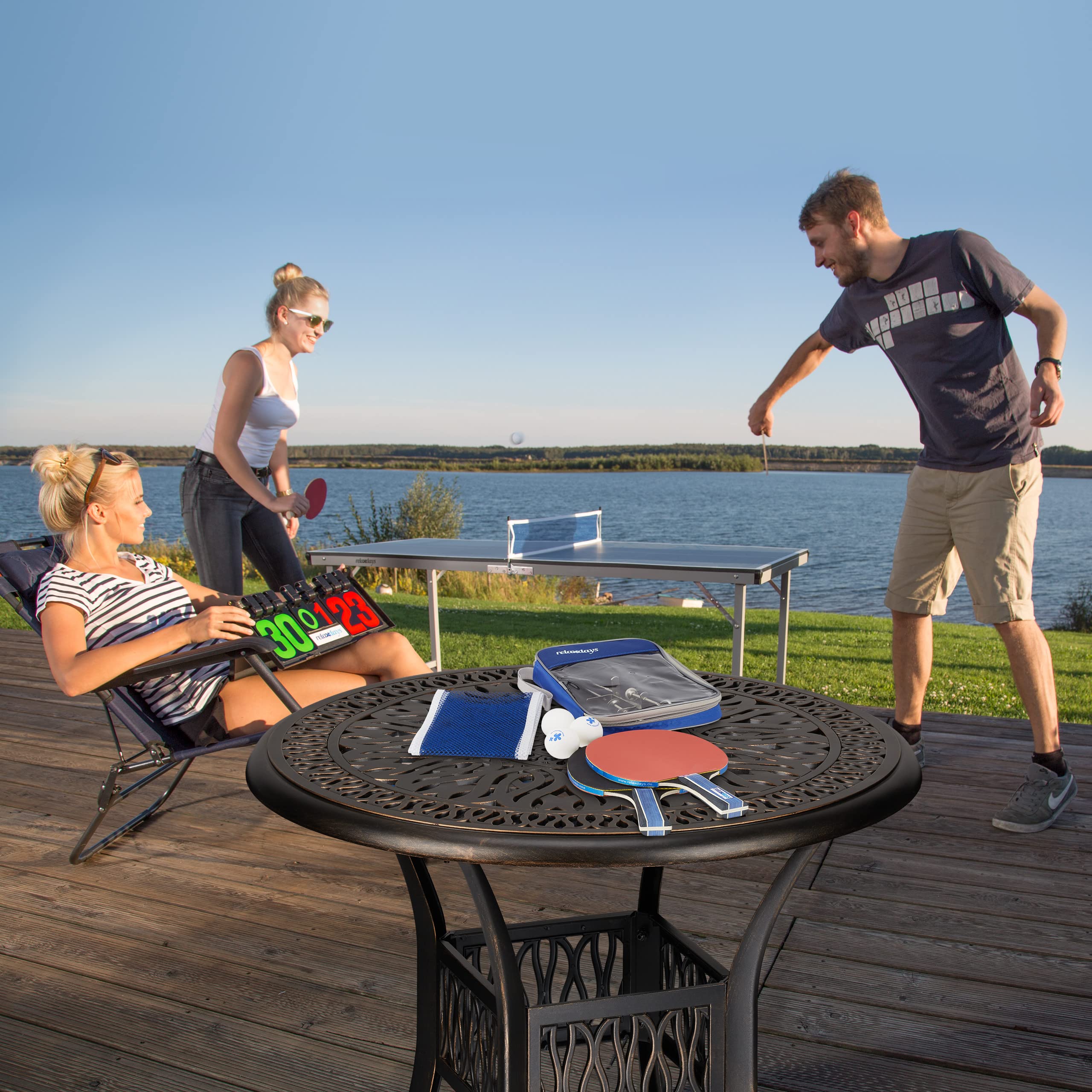 Relaxdays Zestaw do tenisa stołowego, pokrowiec z siatką do tenisa stołowego, 2 drewniane kije, 3 piłeczki do ping ponga, mini tenisa stołowego, czarno-czerwony