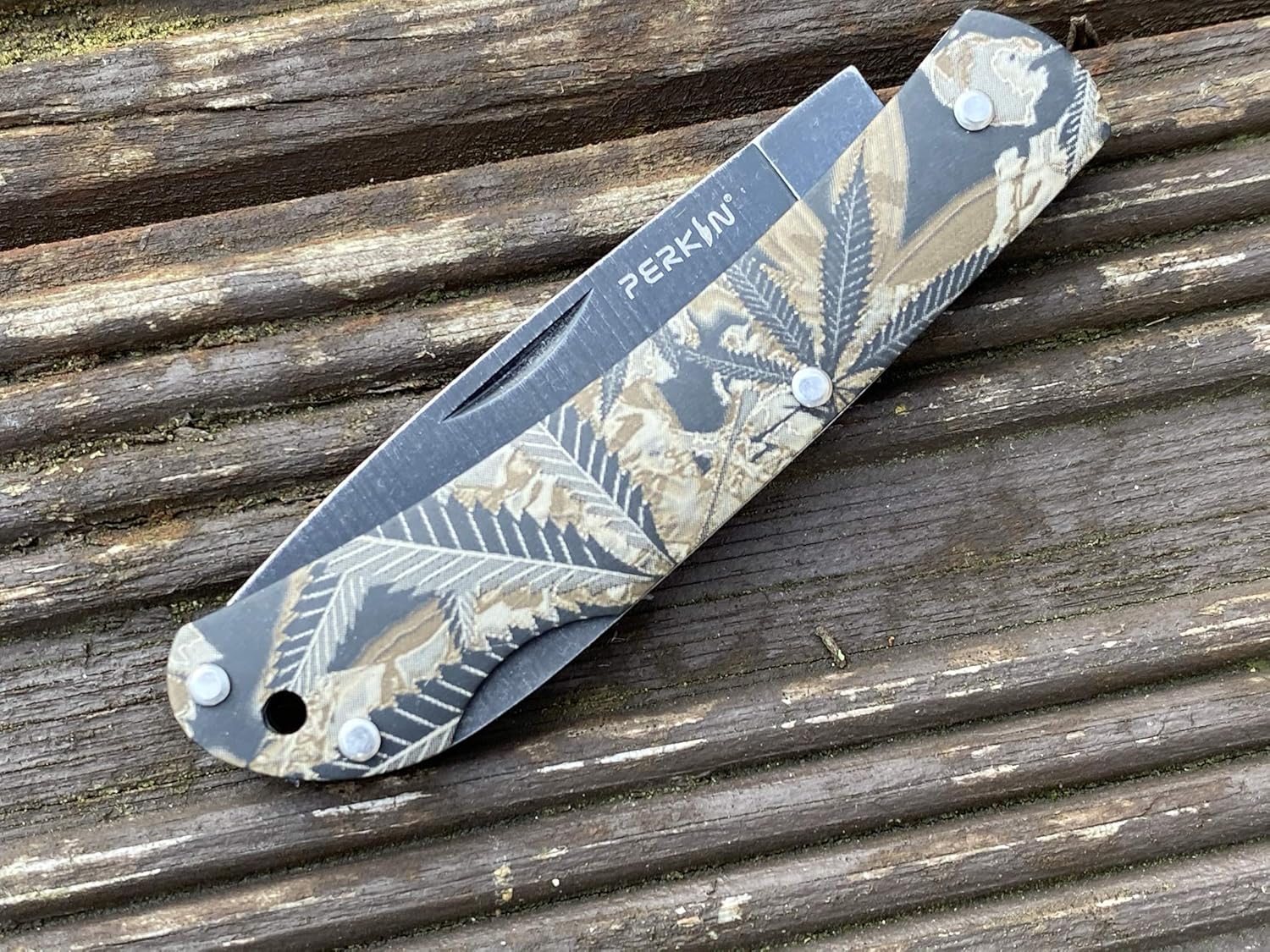 Pocket knife UK Legal, Foldable and Non Locking Legal to Carry CFL BigaMart
