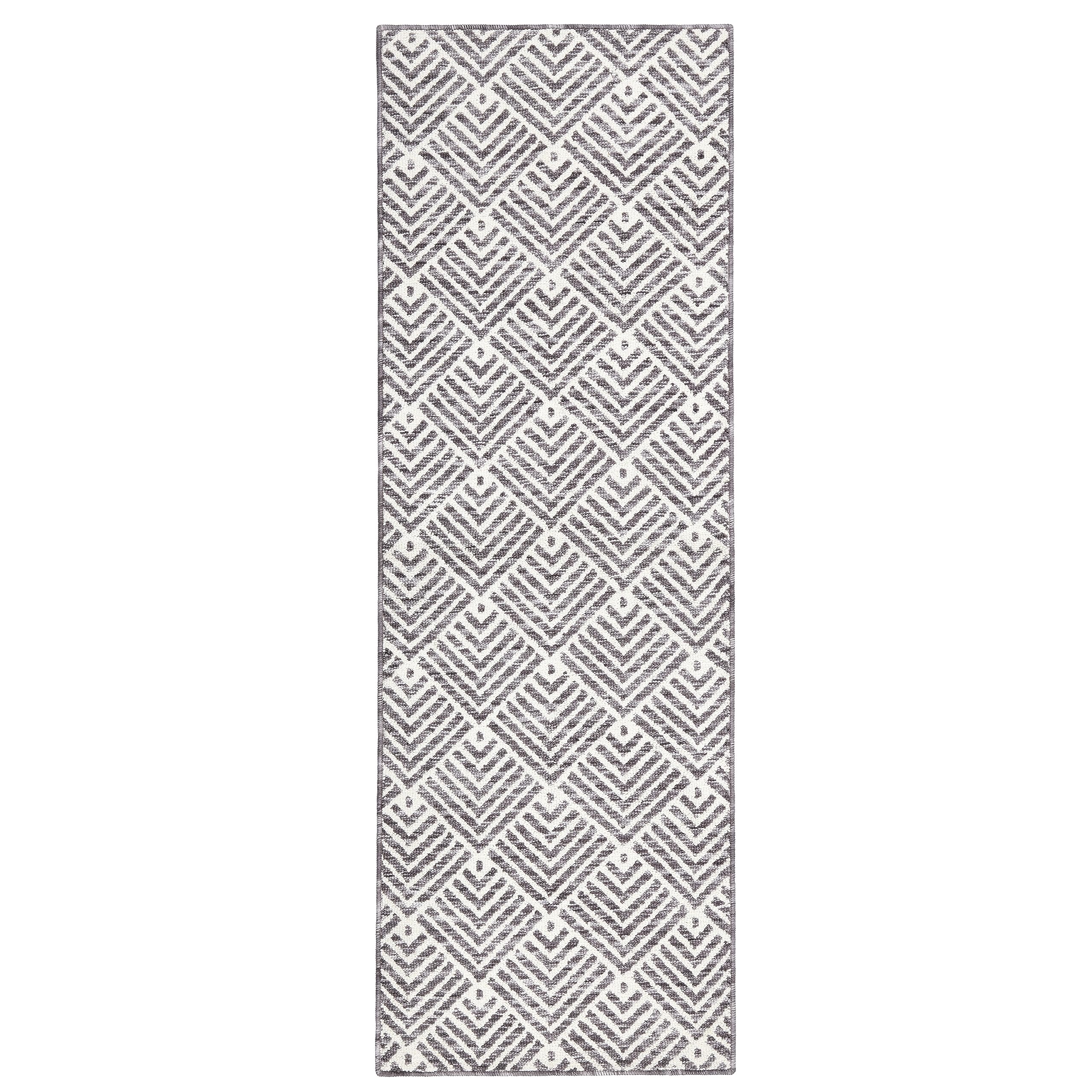 TOWN & COUNTRY EVERYDAY Walker Modern Stripe Everwash™ Washable Multi-Use Decorative Rug, Tufted Kitchen Runner Rug, Low-Profile Door Mat, Bedroom Rug and Bath Rug with Non-Slip Backing, Grey, 24"x72"