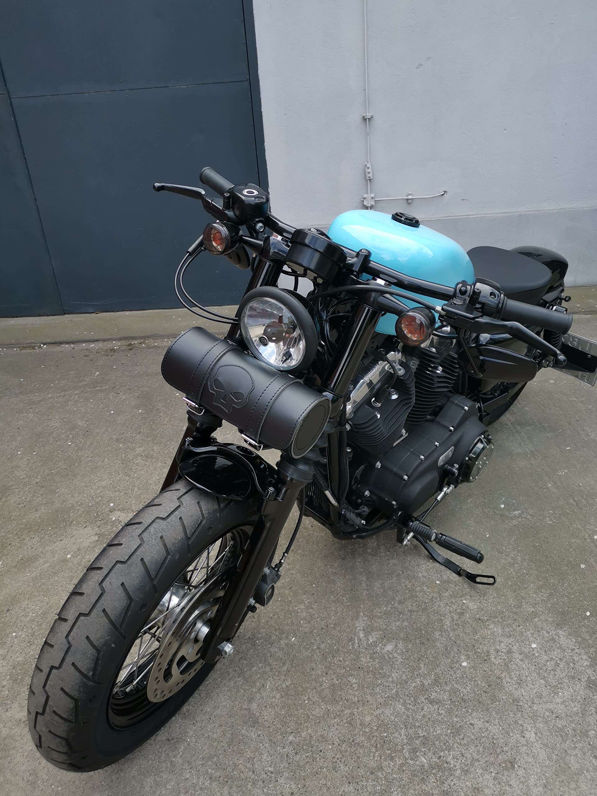 Seitenrolle Tool Skull kompatibel mit Harley Davidson Softail Streetbob Cruiser Dyna Sportster Shovelhead Motorradrolle universell