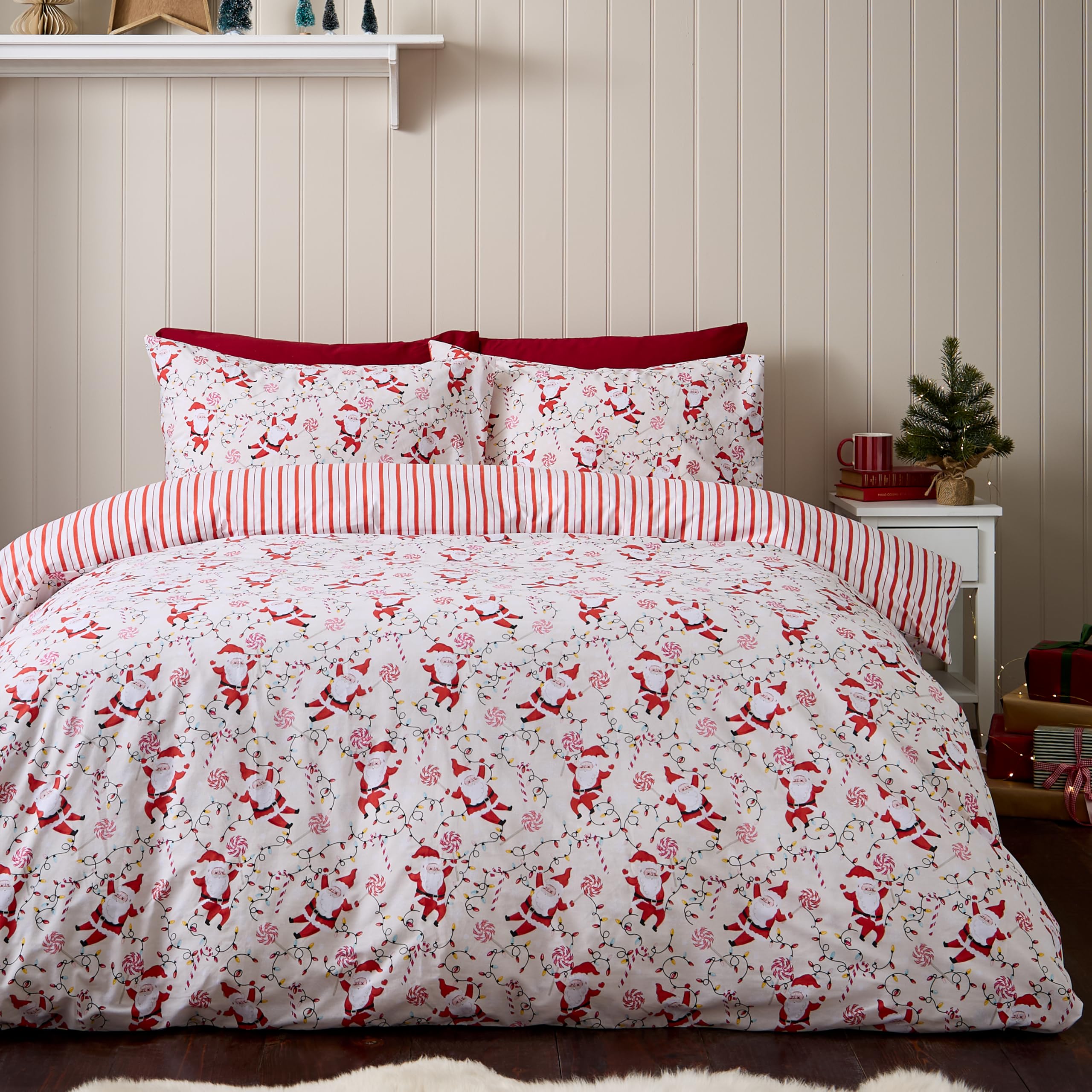 Catherine Lansfield Christmas Santas Reversible Duvet Cover Set Red Double