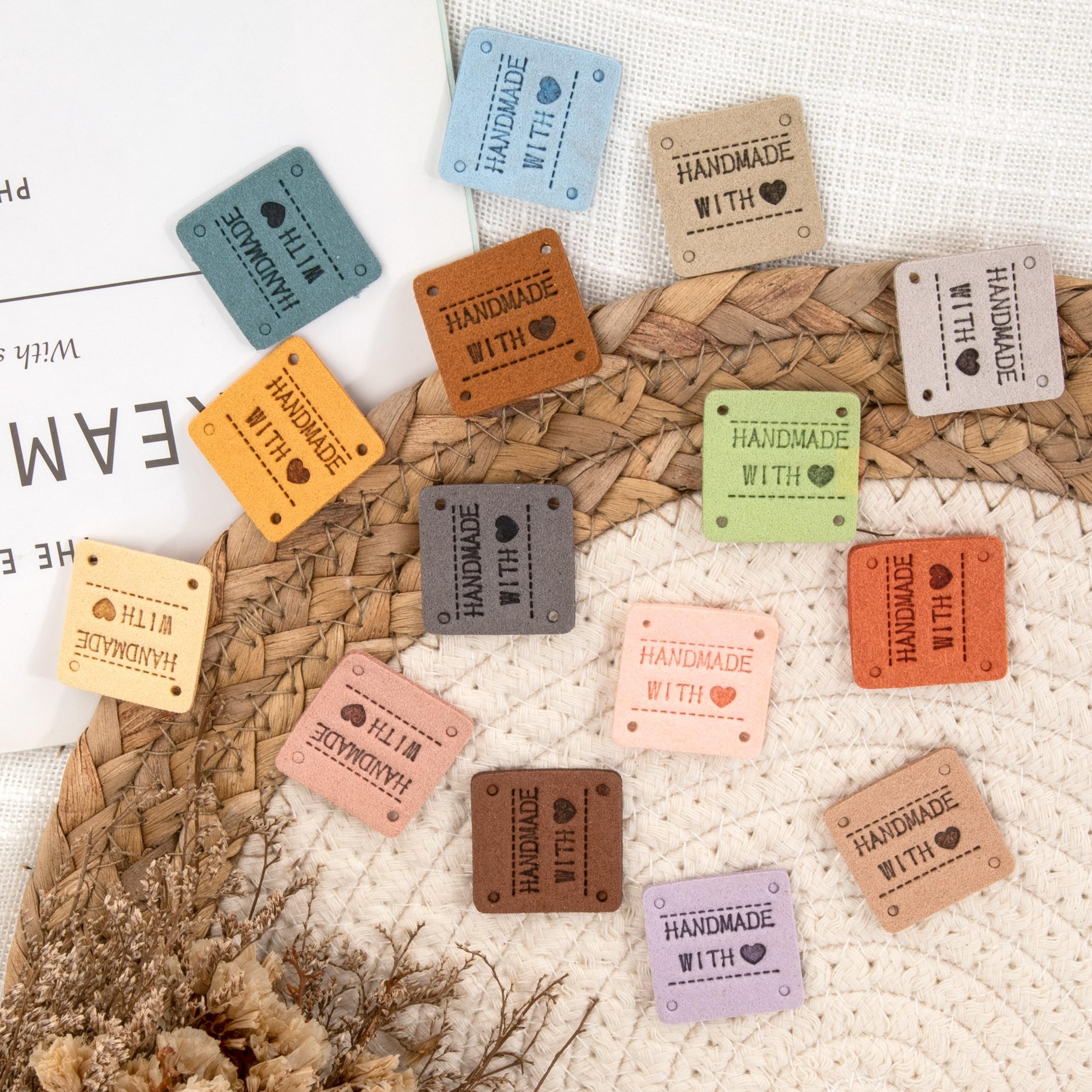 Etichette In Pelle PU Fatto A Mano - 60 Pezzi Colorati - Per Cucire Su Abiti E Accessori