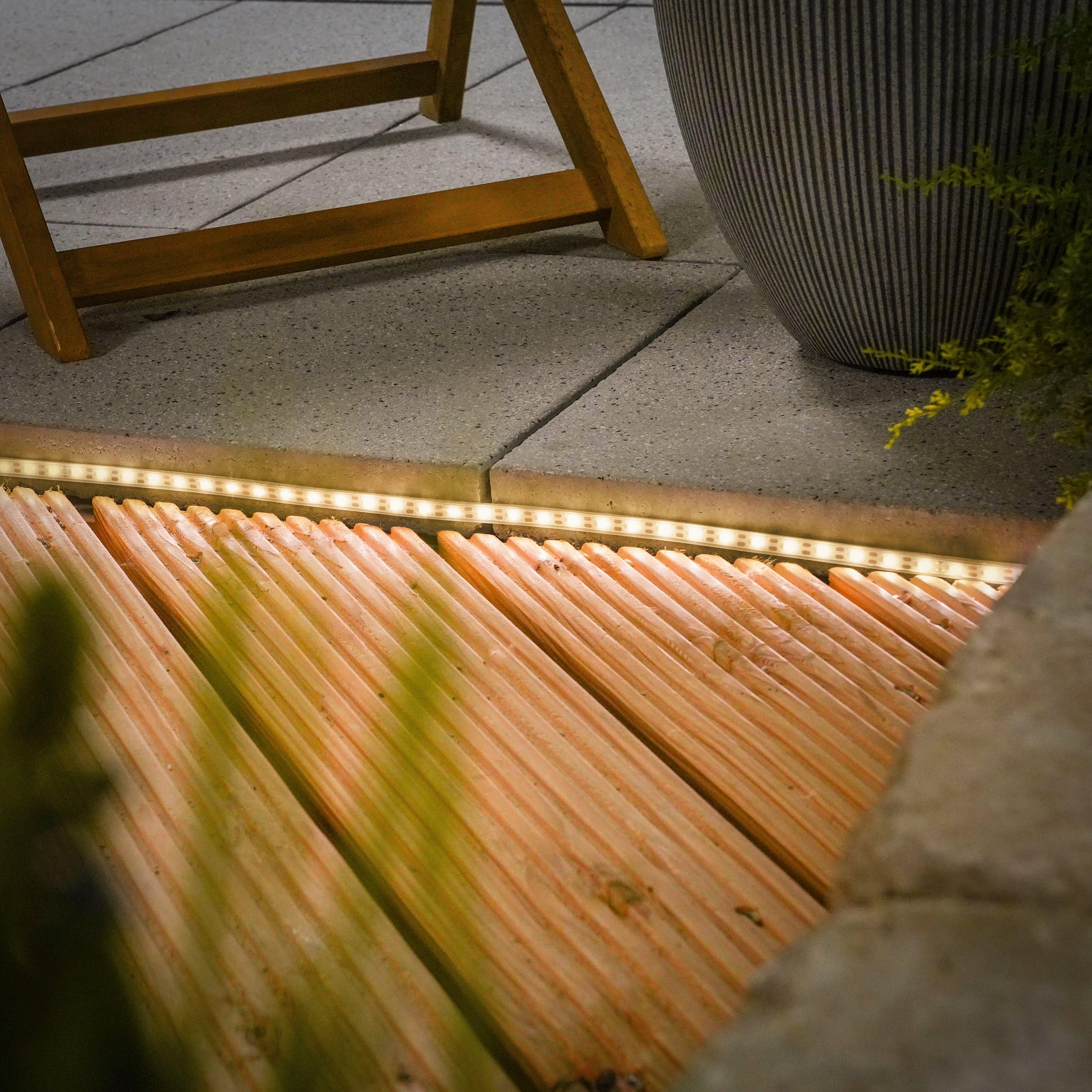 Esotec Solar LED Lichtband warmweiß, LED-Stripes, 5m, 300 LEDs, Akku, Solarmodul, Erdspieß, Gartenlicht, Lichtschlauch, Weihnachtsbeleuchtung, warmweiß, 3000K, IP54, außen, wetterfest, 102710