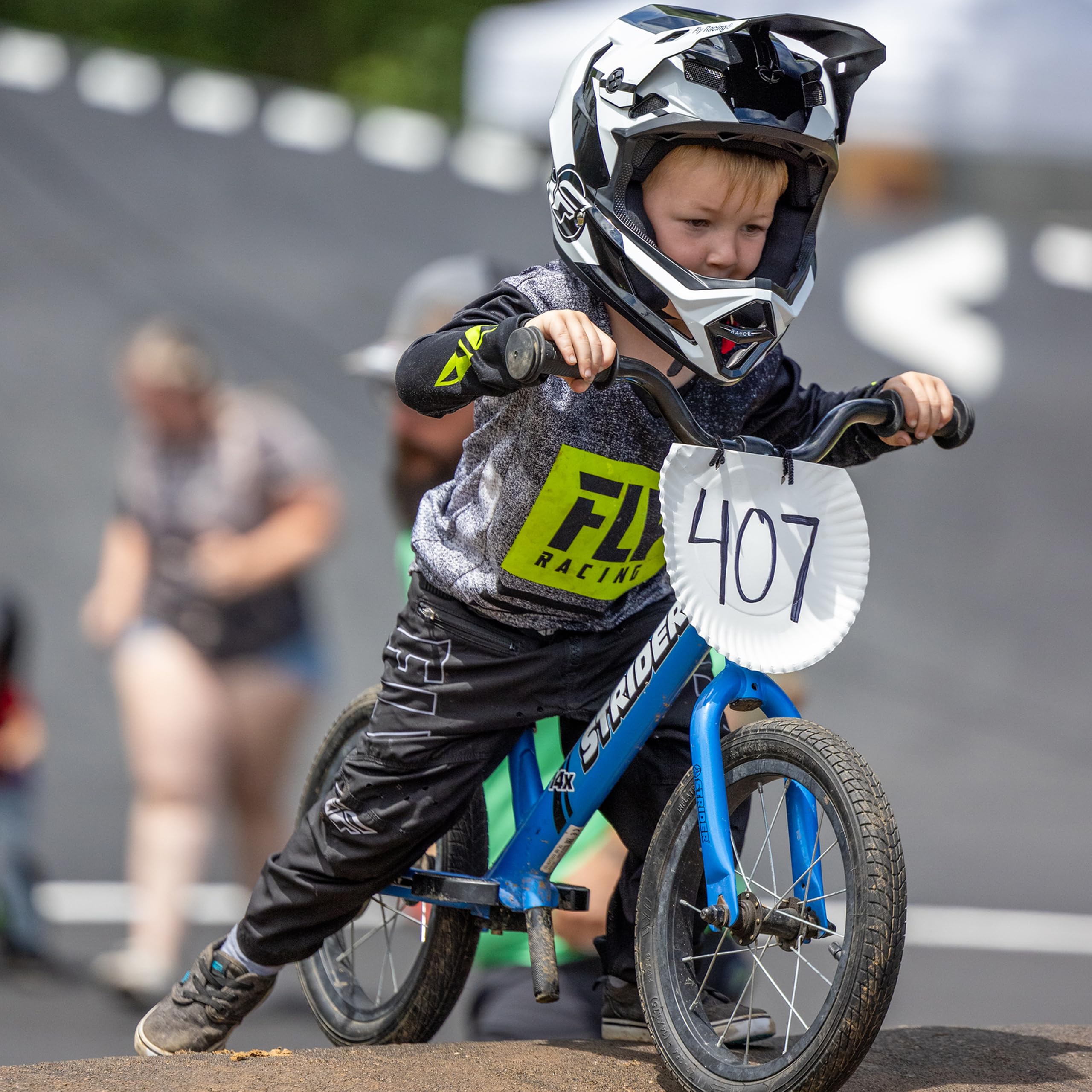 Strider 14x - Bicicletta da bilanciamento per bambini dai 3 ai 6 anni - Maniglie adattate, sella imbottita, poggiapiedi e pneumatici per tutti gli usi - Montaggio facile