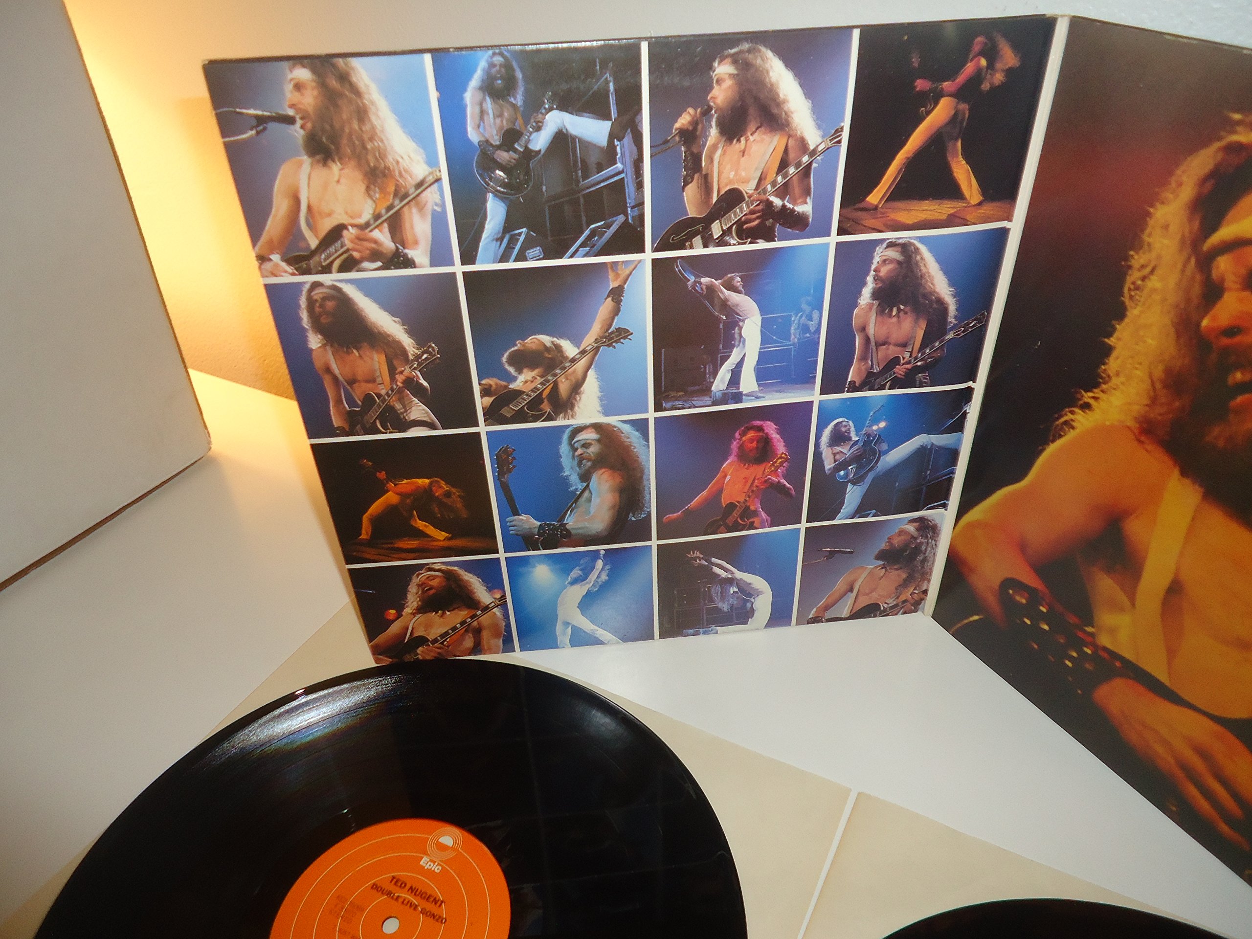 Ted Nugent di Double Live Gonzo. Etichetta: Epic ke2 35069, Epic 35069 formato: 2 – Vinile, LP, Album Country: US Released: 1978 Genre: Rock Style: Hard Rock – VG + +/NM