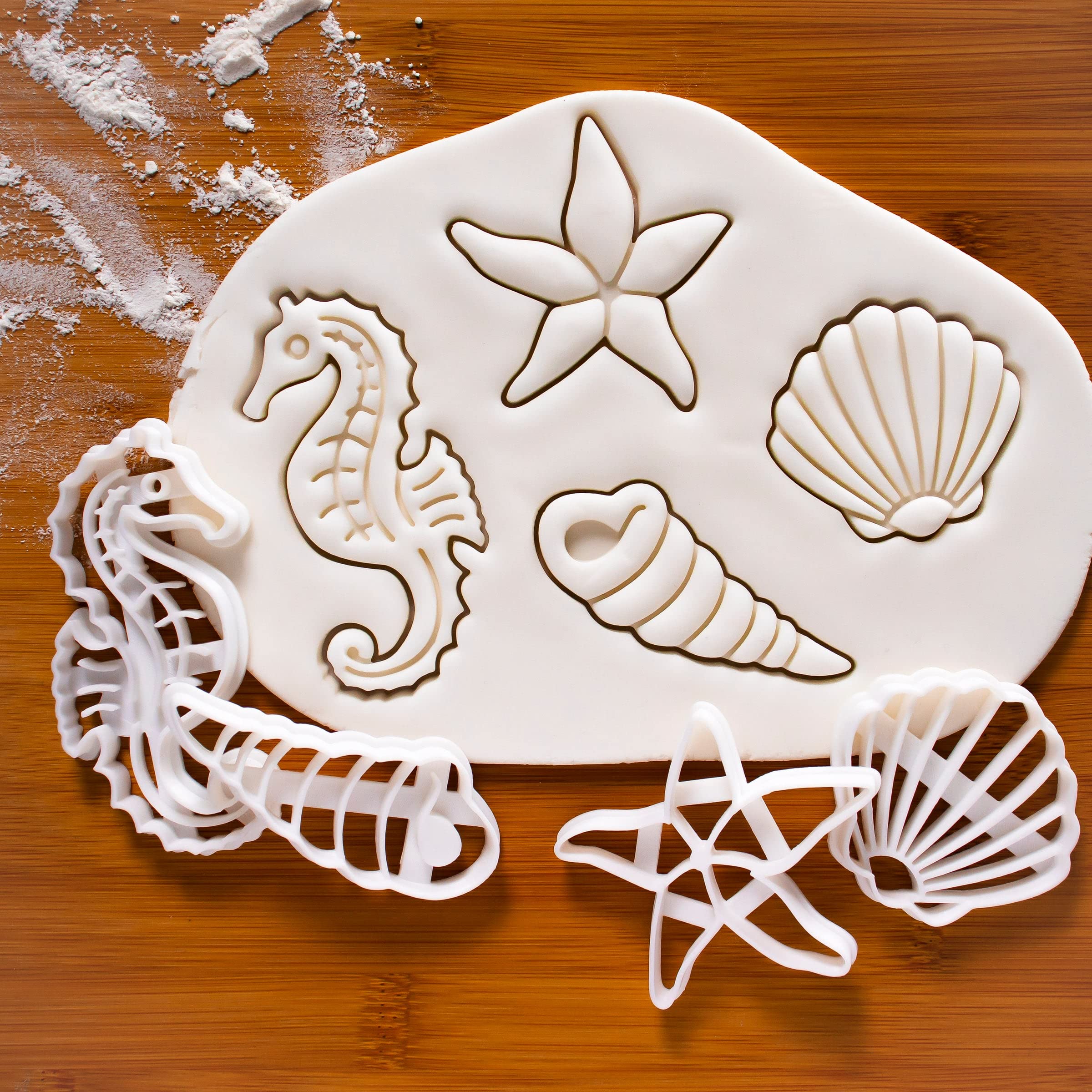 Bakerlogy - Ensemble de 4 emporte-pièces à thème nautique (coquillage, tire-bouchon, étoile de mer, hippocampe), 4 pièces
