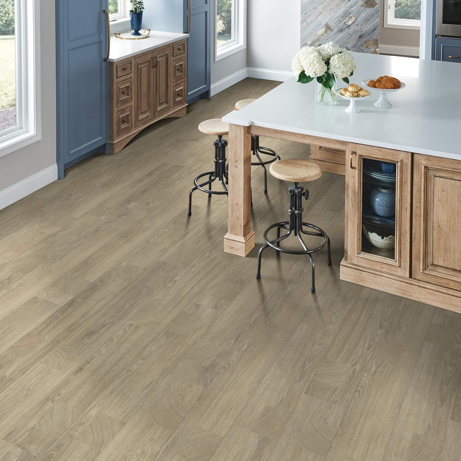 Shaw Floors Floorté Pro Adventure XL HD Plus Milled Vinyl Flooring, Macadamia (26.59 sqft)