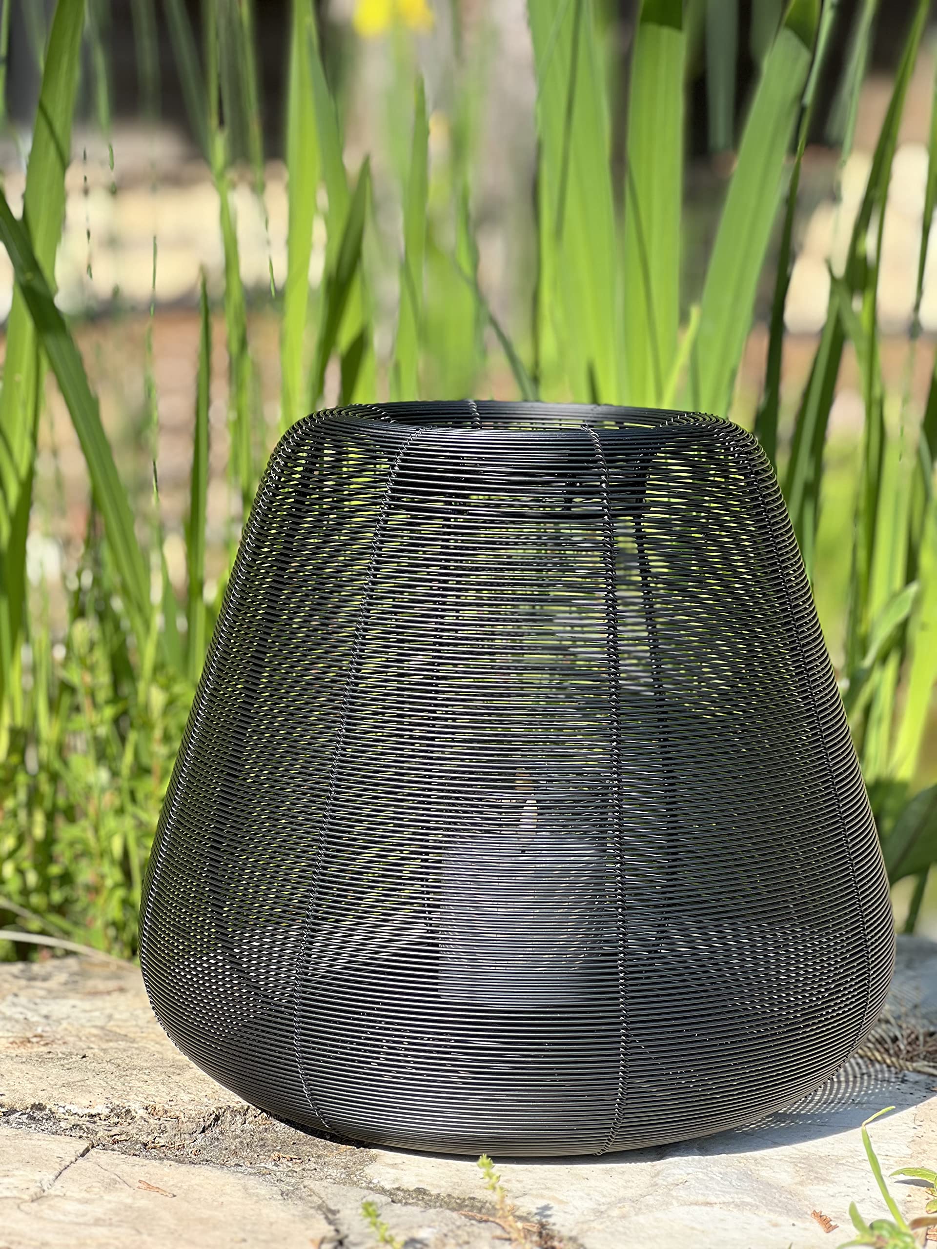 Brandsseller Kerzenständer Durchmesser Ø33 x Höhe 31 cm Metall Draht Gitter Design Schwarz Kerzenhalter Windlicht Laterne Indoor-Outdoor Deko