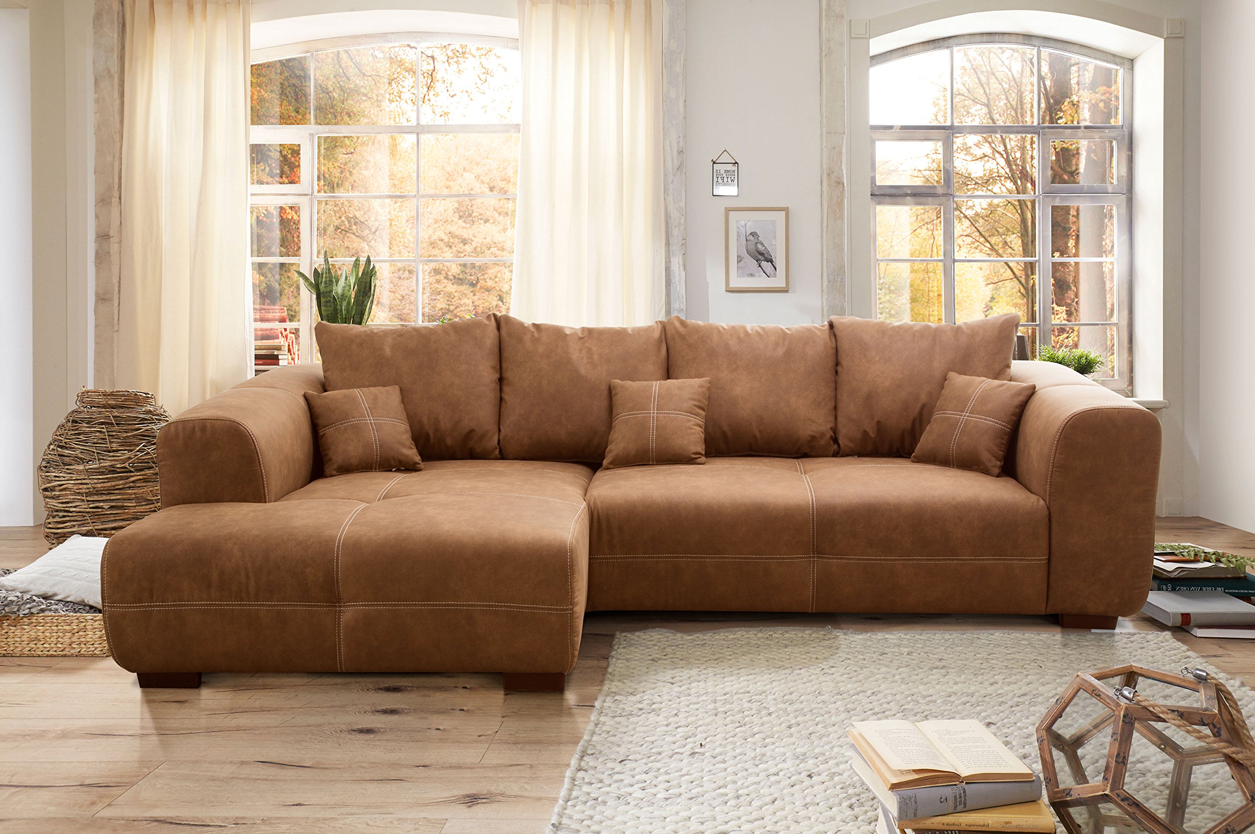 Cavadore Canapé d'angle Mavericco XXL avec Coussin de Dossier et Coussin décoratif, Chaise Longue à Gauche, Style Industriel, 285 x 69 x 170 cm (l x H x P), en Microfibre, Cognac