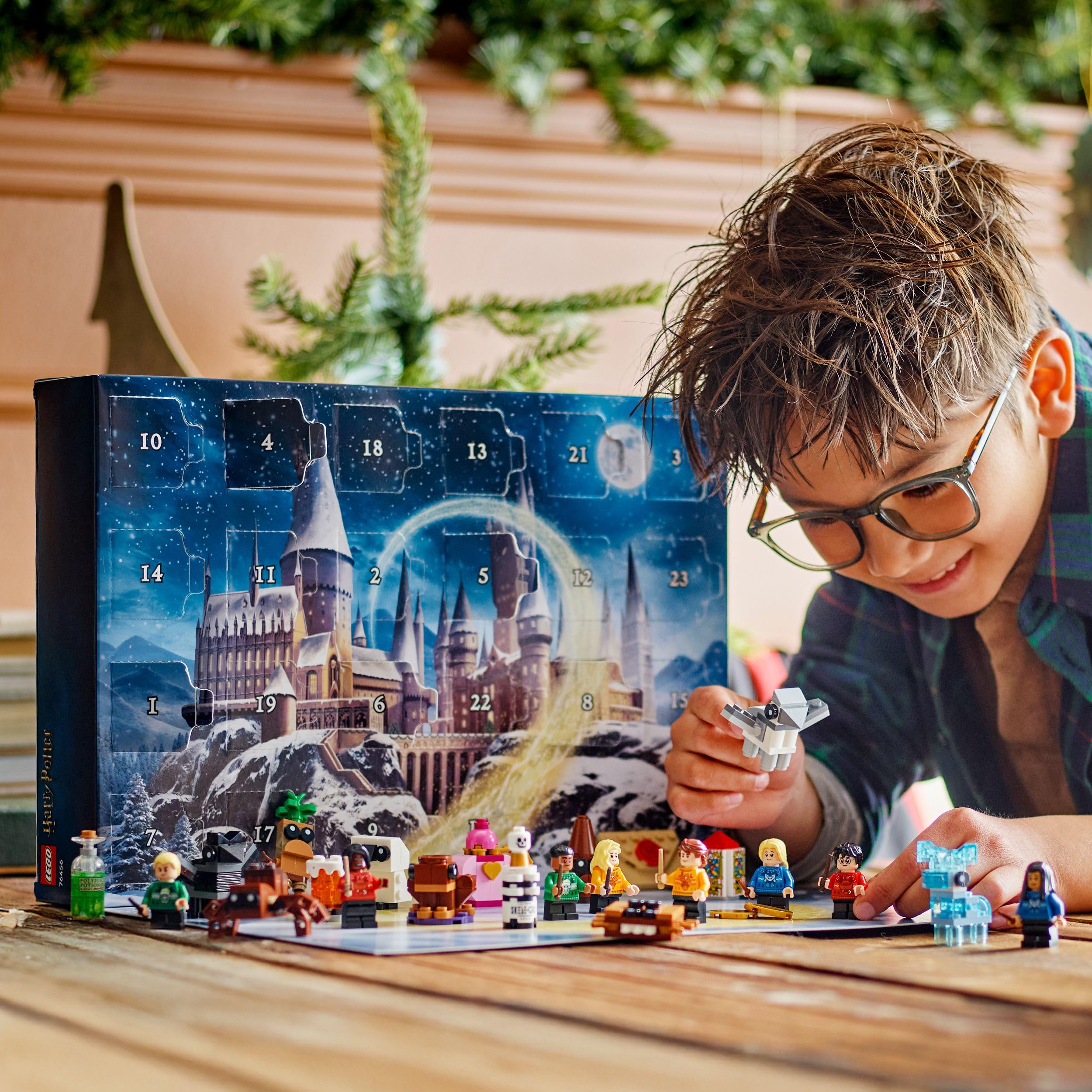 LEGO Harry Potter Calendario dell'Avvento 2025 per Bambini e Bambine da 7 Anni - Gioco per il Conto alla Rovescia di Natale con 24 Sorprese tra cui 8 Minifigure e Mini Modelli - Idea Regalo - 76456