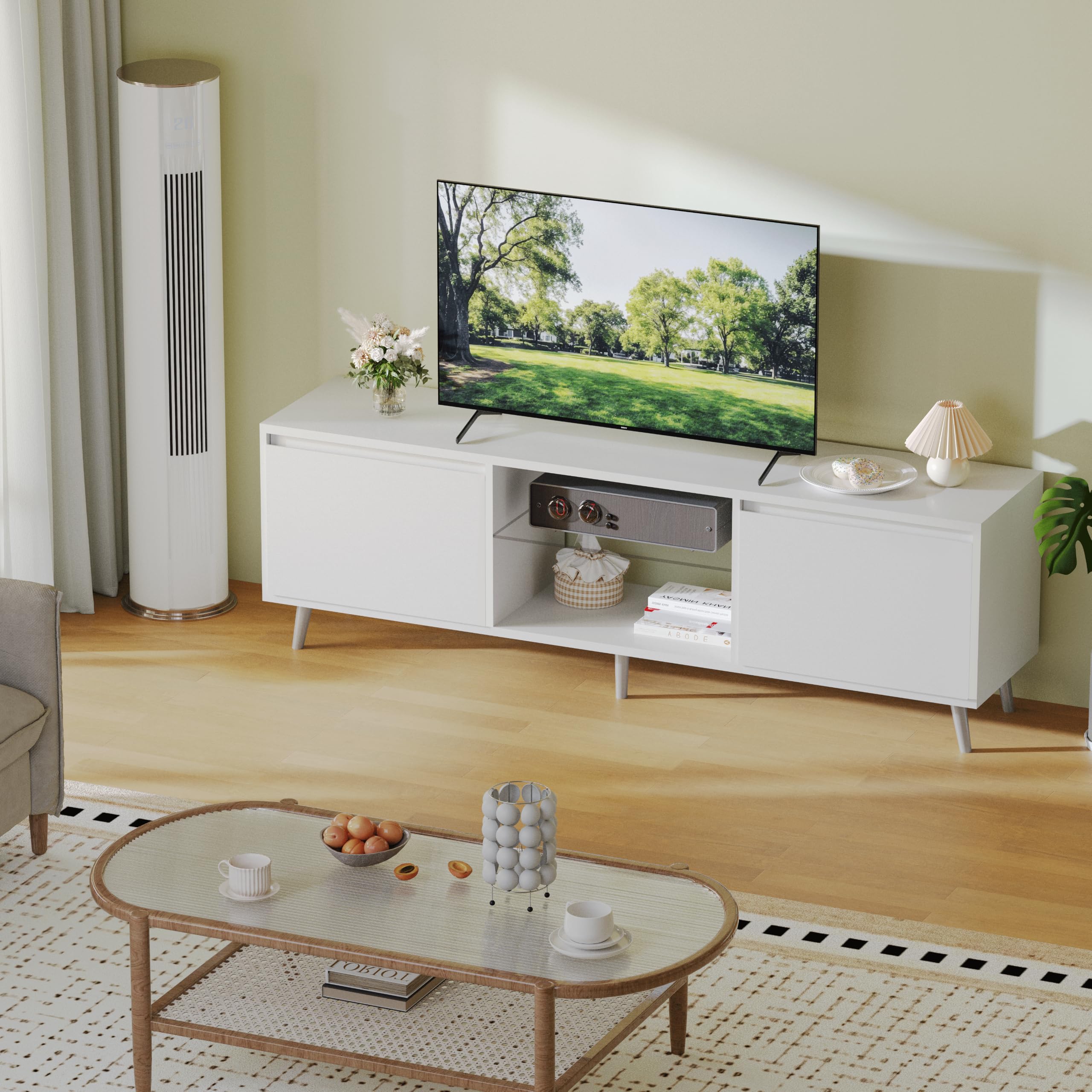 BEWISHOME Mueble TV con Luz LED Ajustable, Ideal para Dormitorio, Oficina | Mesa TV Salón Moderna de 2 Puertas, Soporte de TV con Estantes de Vidrio Ajustables en Altura, 148x40x49.5 cm EKDG04W