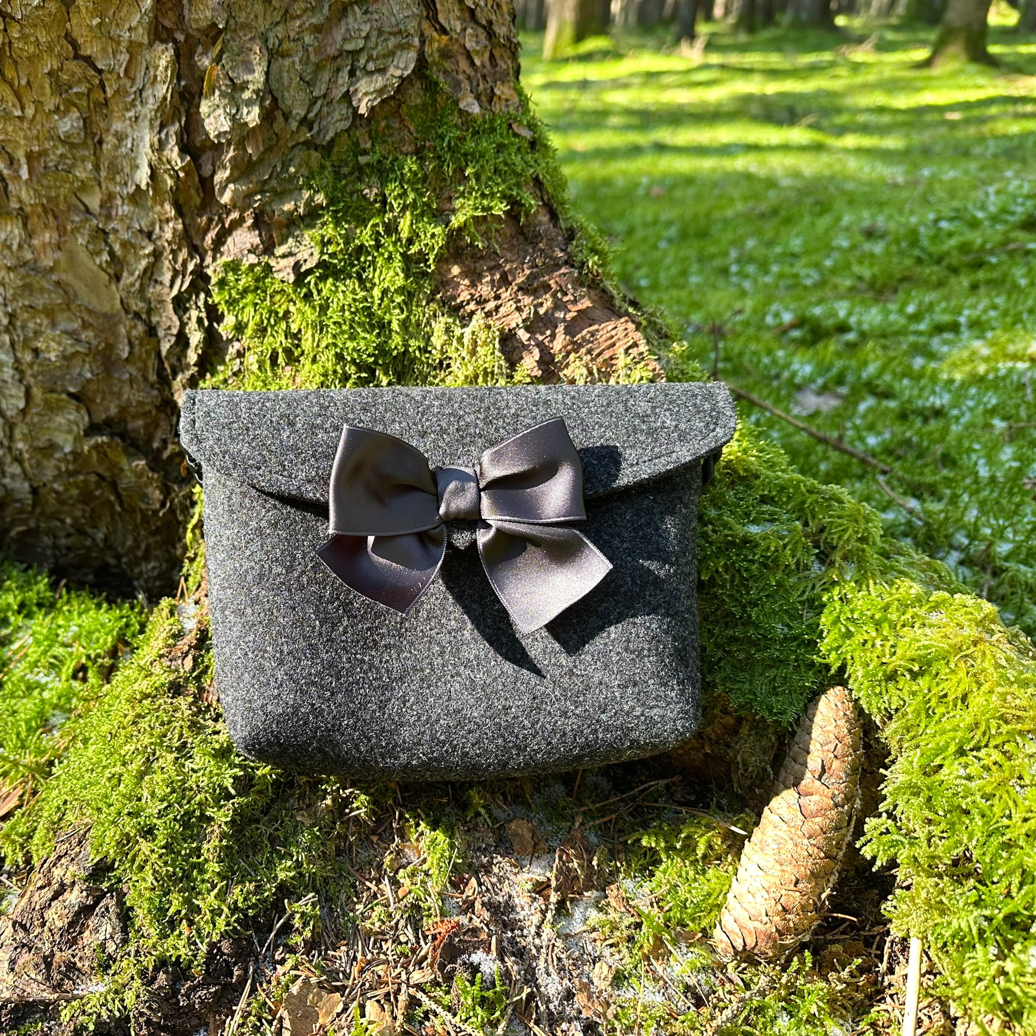 Almbock Trachten-Tasche für Damen - versch. Trachten-Ledertaschen | Herztasche, Spatzl-Tasche, Lederhosen-Tasche, Hirsch-Tasche, Filz-Tasche, Kuhfell-Tasche