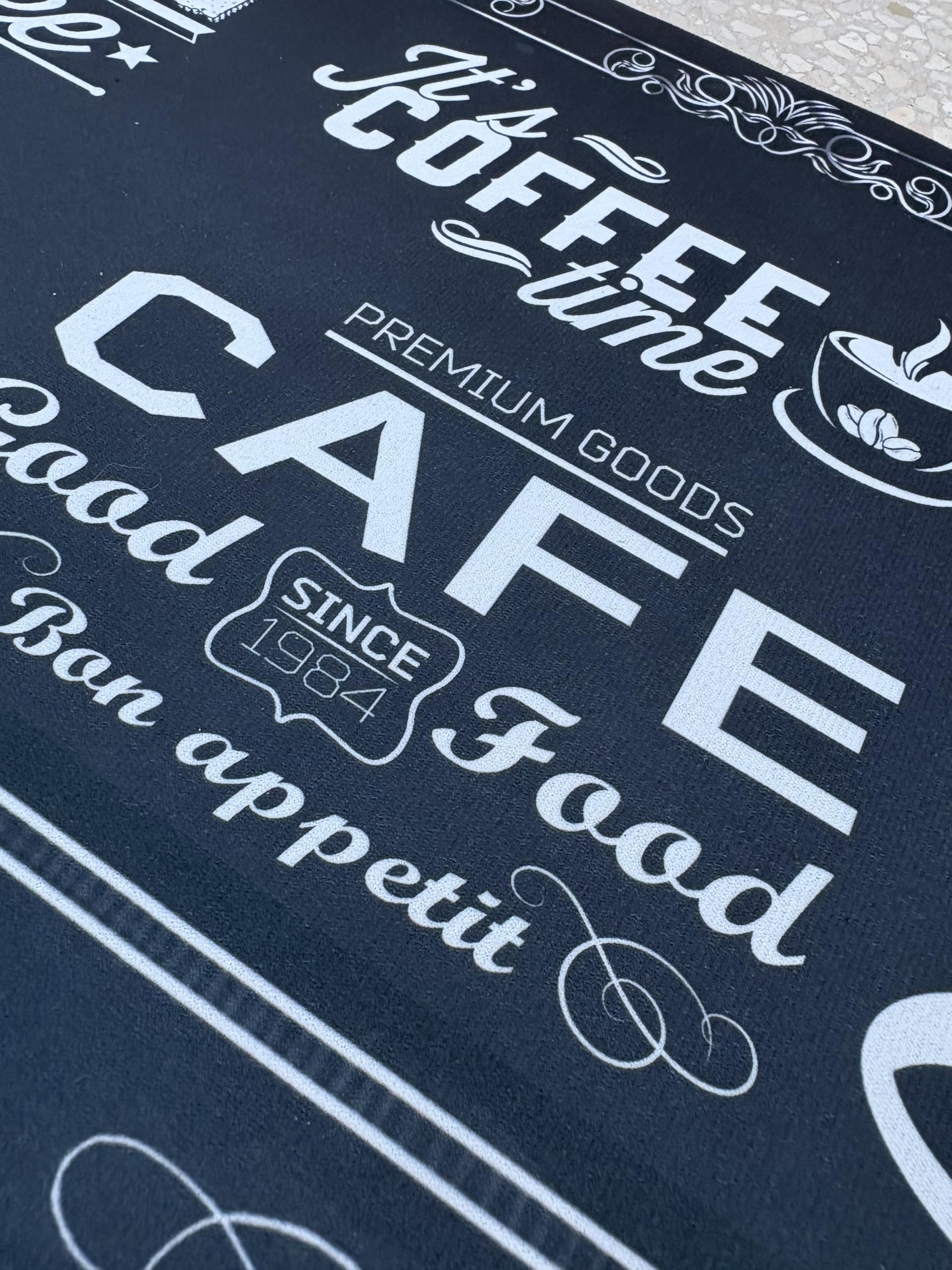 Tappeto Cucina Coffee Time Nero – Stile Chabby Chic Lavagna Vintage con Tazze Caffè | Super Assorbente, Antiscivolo, Lavabile in Lavatrice, Perfetto con Robot e Animali (cm_60_x_300)