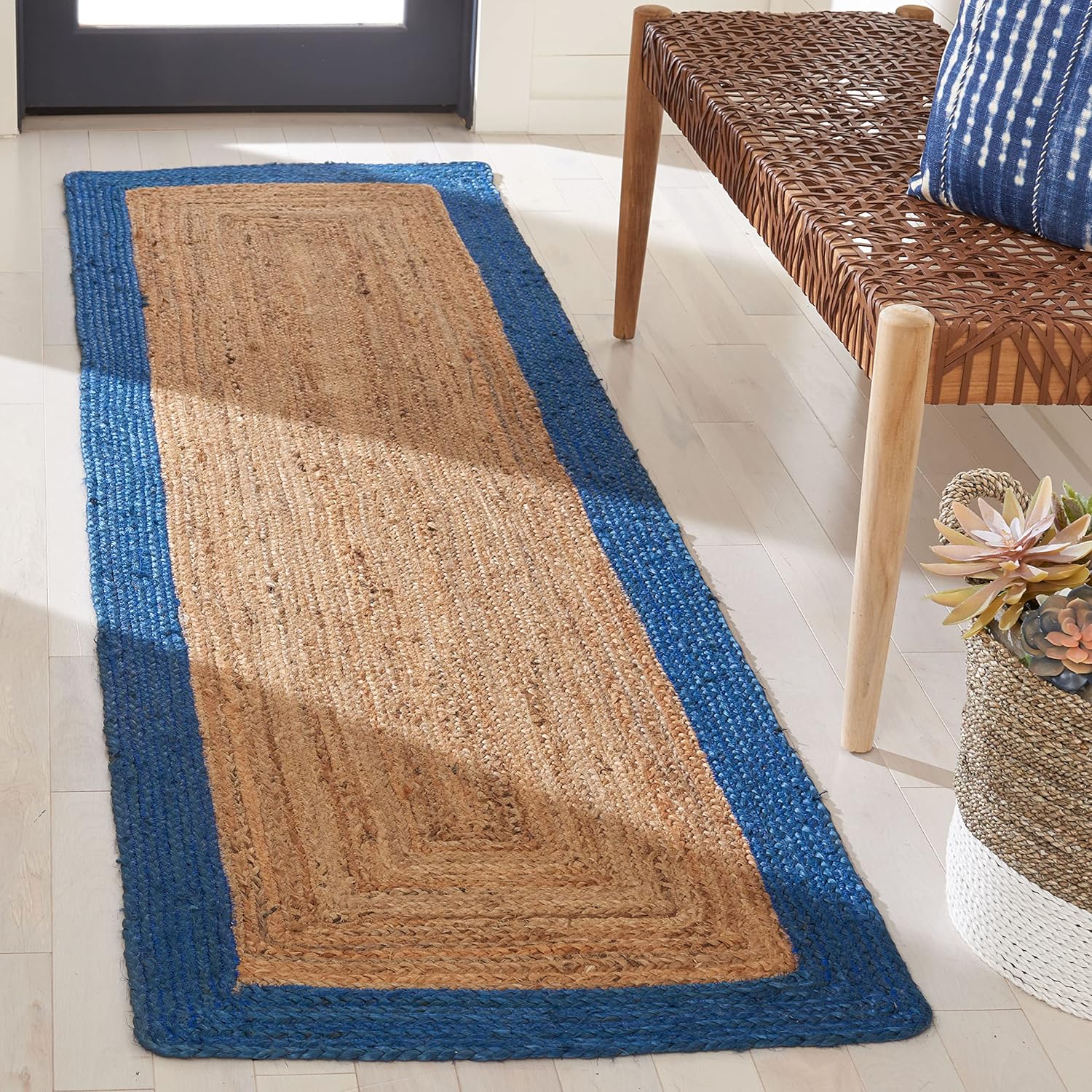 SAFAVIEH Natural Fiber Collection Accent Rug - 4' x 6', Natural & Blue, Handmade Flat Weave Boho Farmhouse Rustic Border Jute, Ideal for High Traffic Areas in Entryway, Living Room, Bedroom (NFB852M)