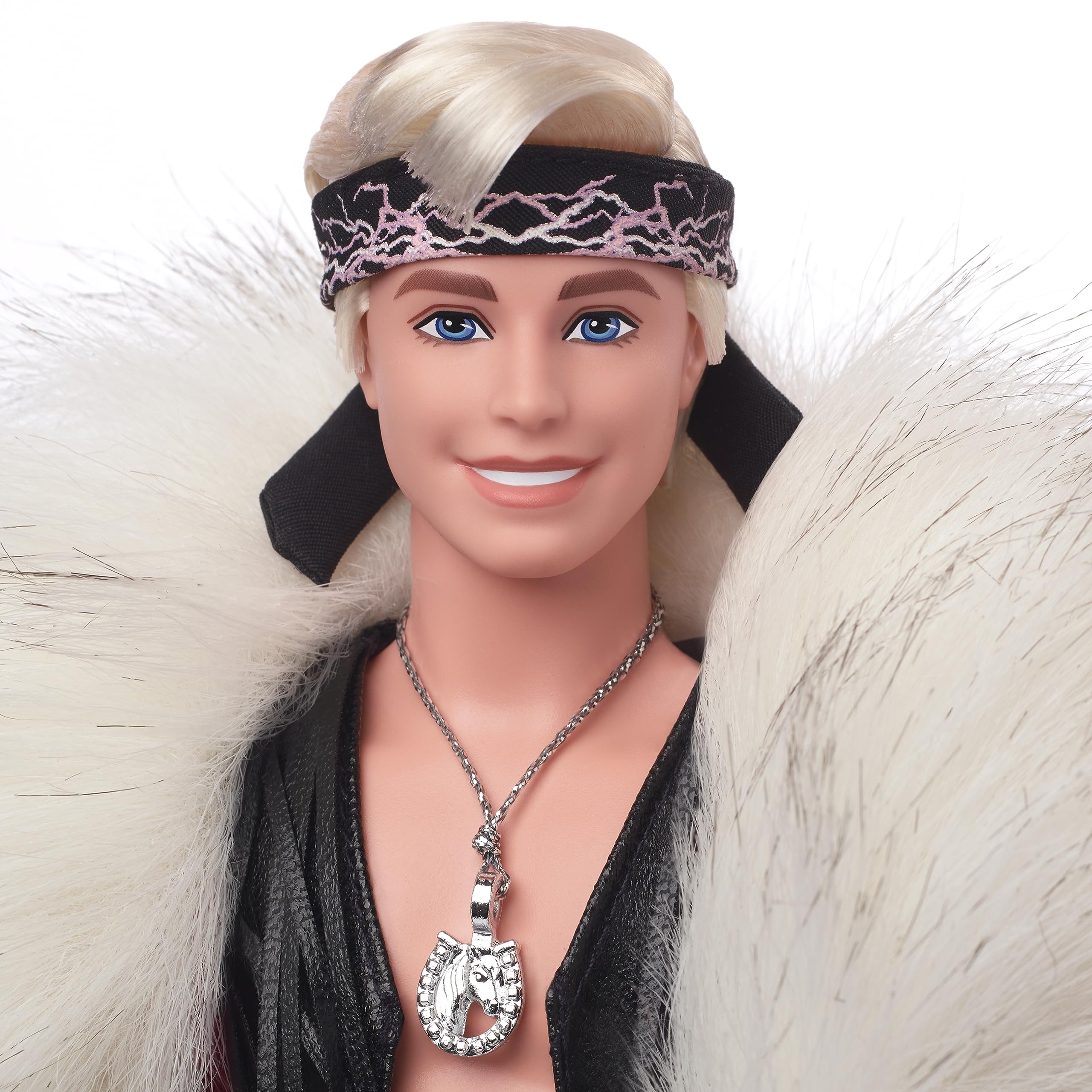 Barbie Lalka filmowa Ryan Gosling jako Ken (futrzany płaszcz) Kolekcjonerska lalka w futerkowym płaszczu, czarnej kamizelce z frędzlami i bandanie, HRF31