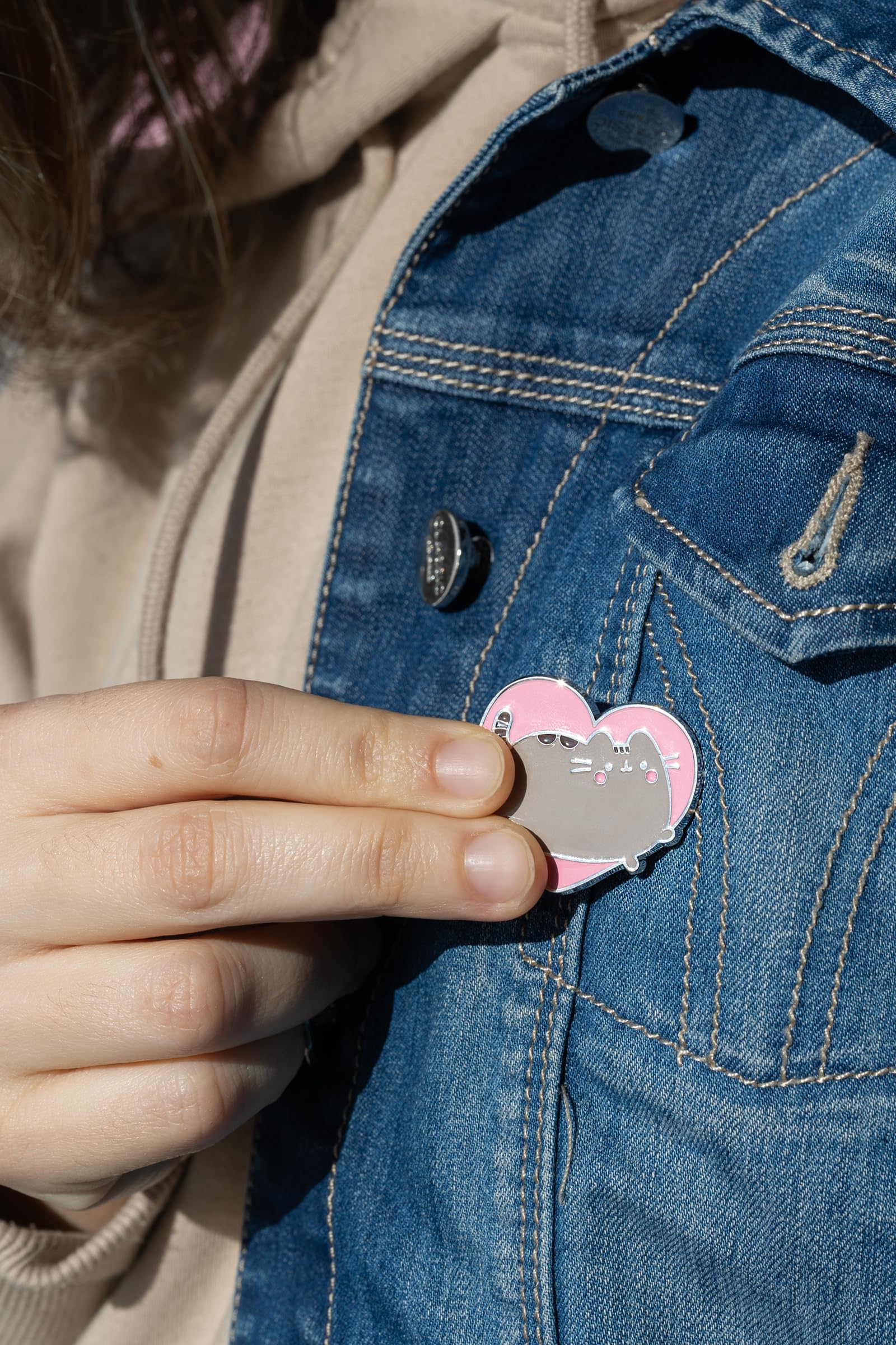 Grupo Erik Zestaw 4 emaliowanych przypinek – prezenty dla kota Pusheen | Śliczne przypinki, przypinki do toreb | Prezenty Kawaii dla miłośników kotów, poniżej 6,8 kg, dla przyjaciół, rzeczy Kawaii