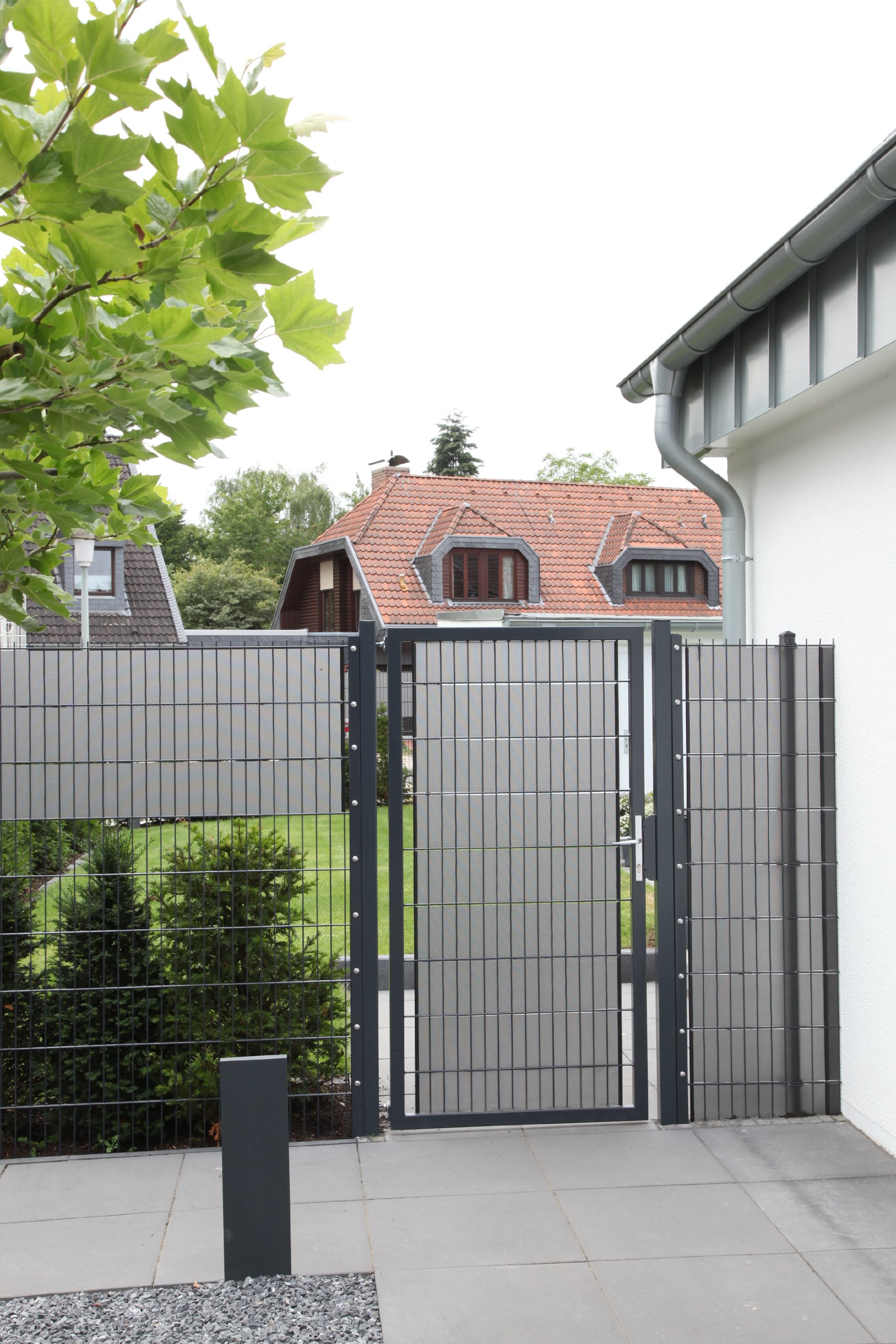 Sichtschutz DELTA lichtdurchlässig für Doppelstabmatten 26 lfdm in anthrazit; absolute Marktneuheit