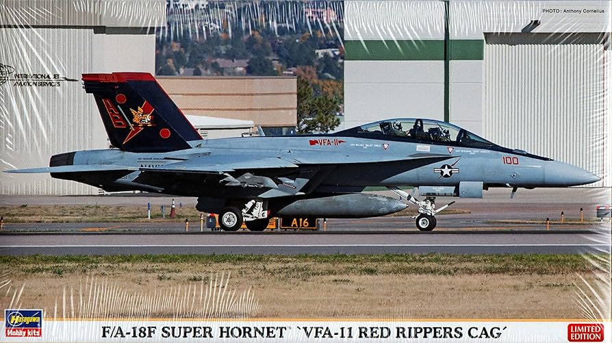 赤い羽 ハセガワ、「VFA-11 レッド リッパーズ」CAG機の1/72模型を本日