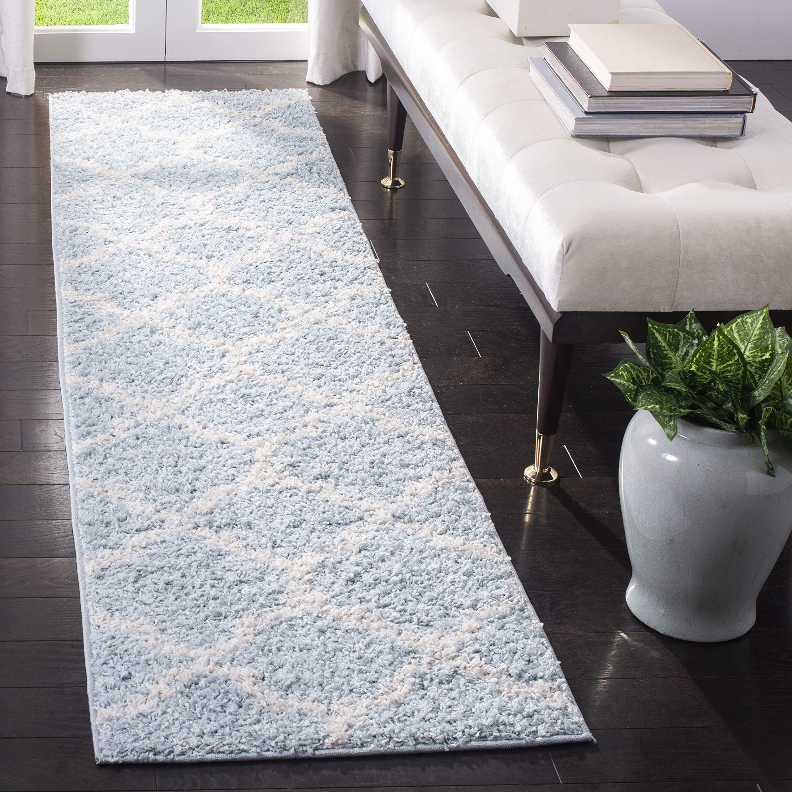 Safavieh Yasmin Shag Rug, Woven Polypropylene Runner Carpet in Blue / Ivory, 60 X 243 cm