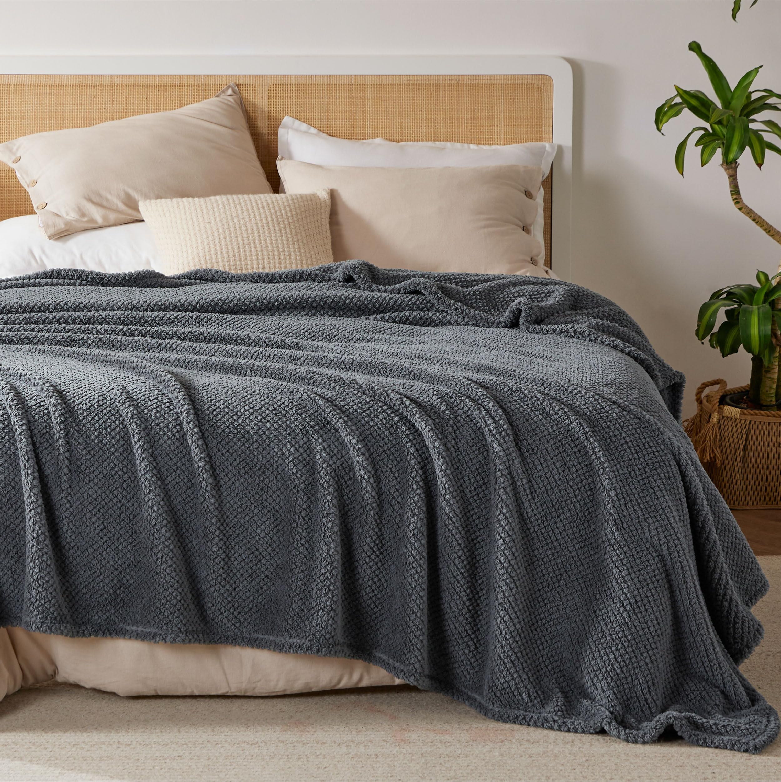 BEDSURE Kuscheldecke Flauschig Decke Fleecedecke - Weiche Warme Grobe Korddecke Gemütlicher Sofadecke XXL, Kuscheldecke Große, Kohle, 240 x 220 cm