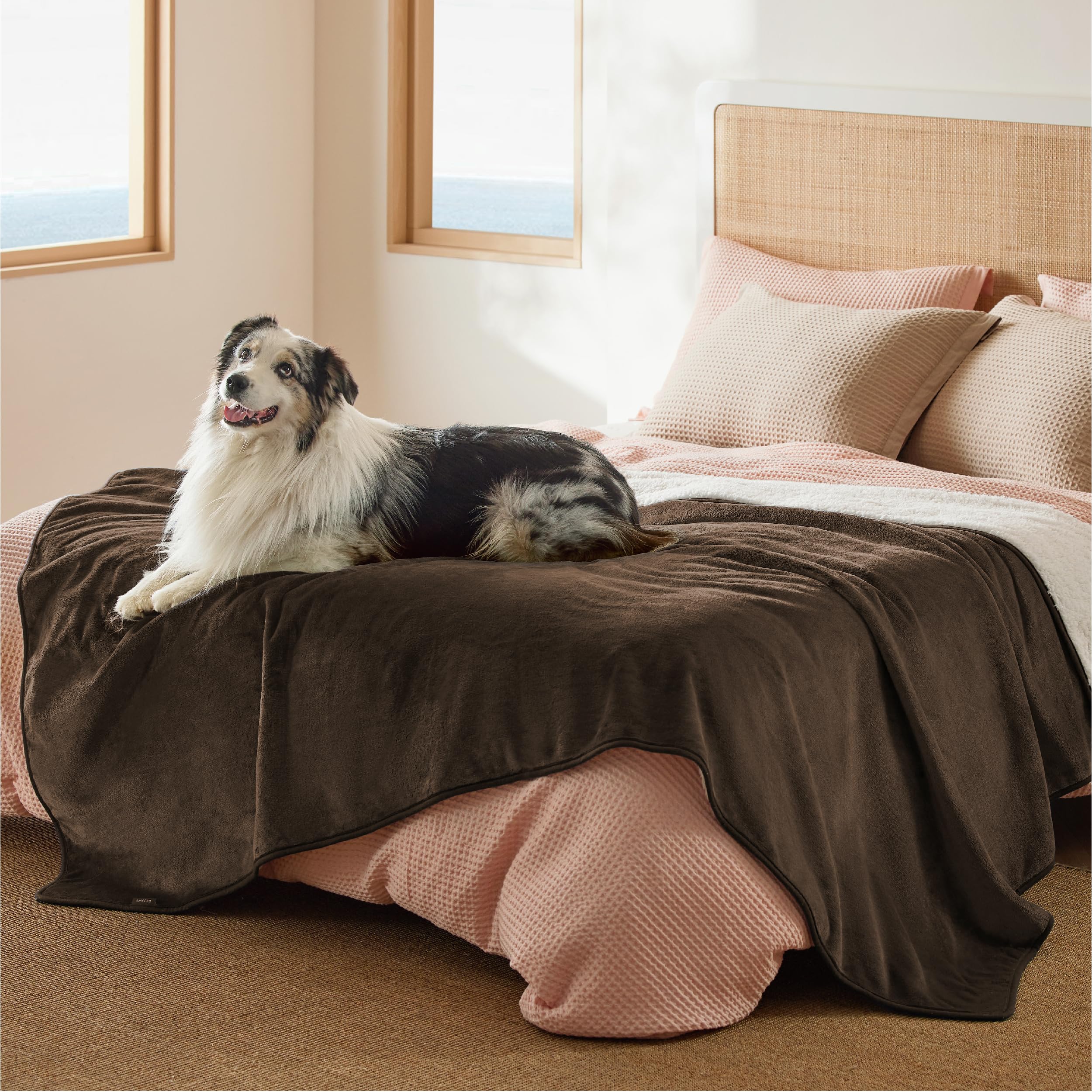 Bedsure Waterproof Blanket for Bed - Sherpa Fleece Waterproof Dog Blankets for Large Dogs, Pet Blankets for Bed/Couch/Dog Crate, Soft Plush Reversible