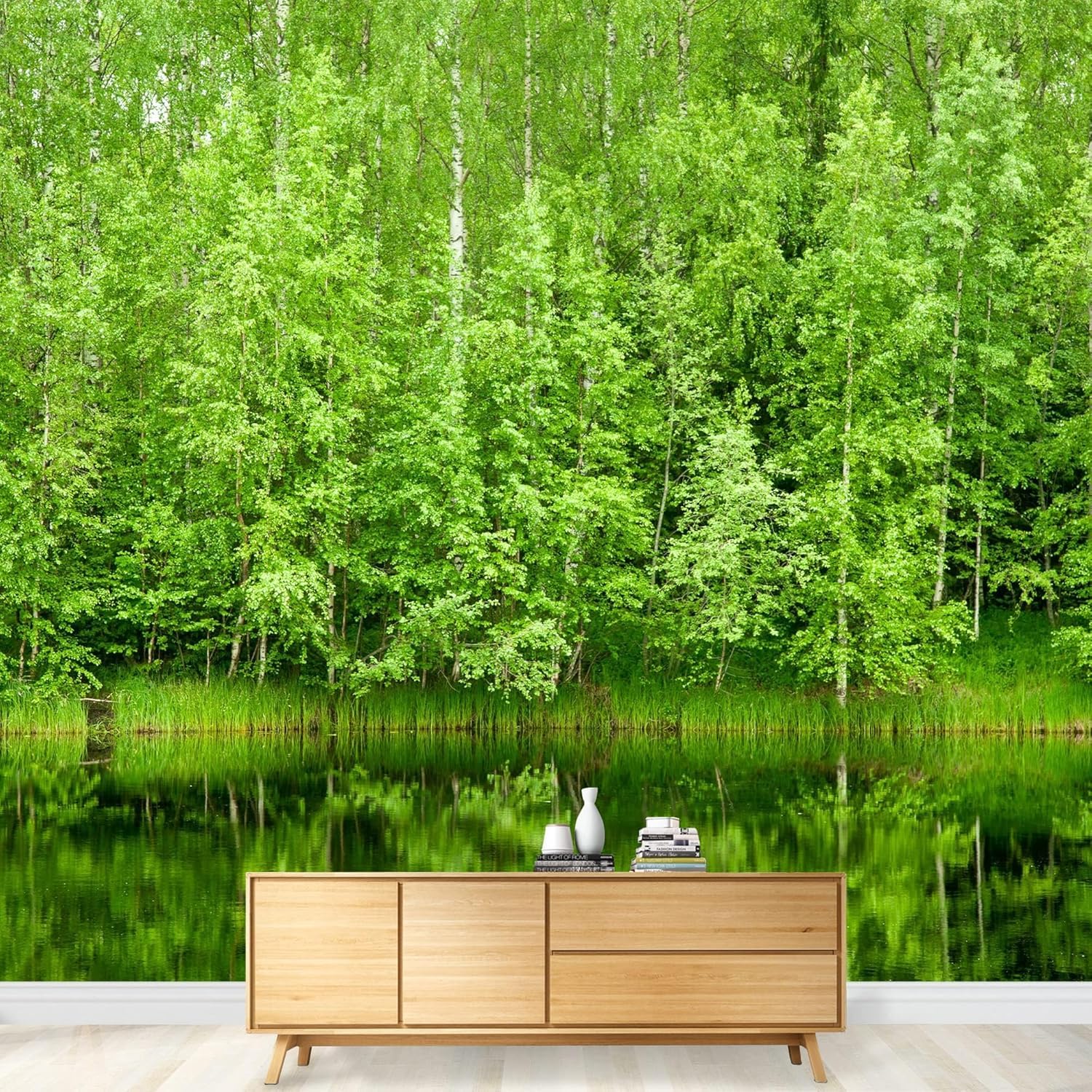 Papier peint panoramique forêt vert pour créer une ambiance nature et apaisante au salon