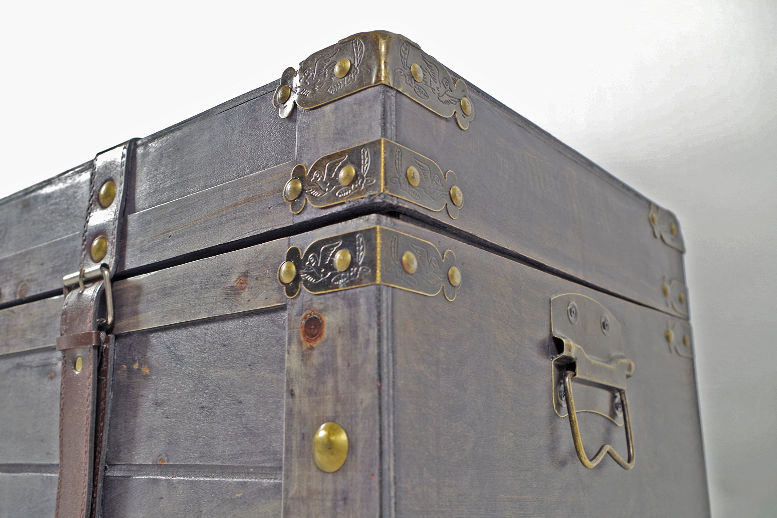 Kobolo Truhe KUBA, 70x35x38 cm, grau, Vintage Holztruhe mit Deckel & Stauraum, rustikale Aufbewahrungstruhe im Schatztruhendesign mit Metall- & Kunstlederapplikationen