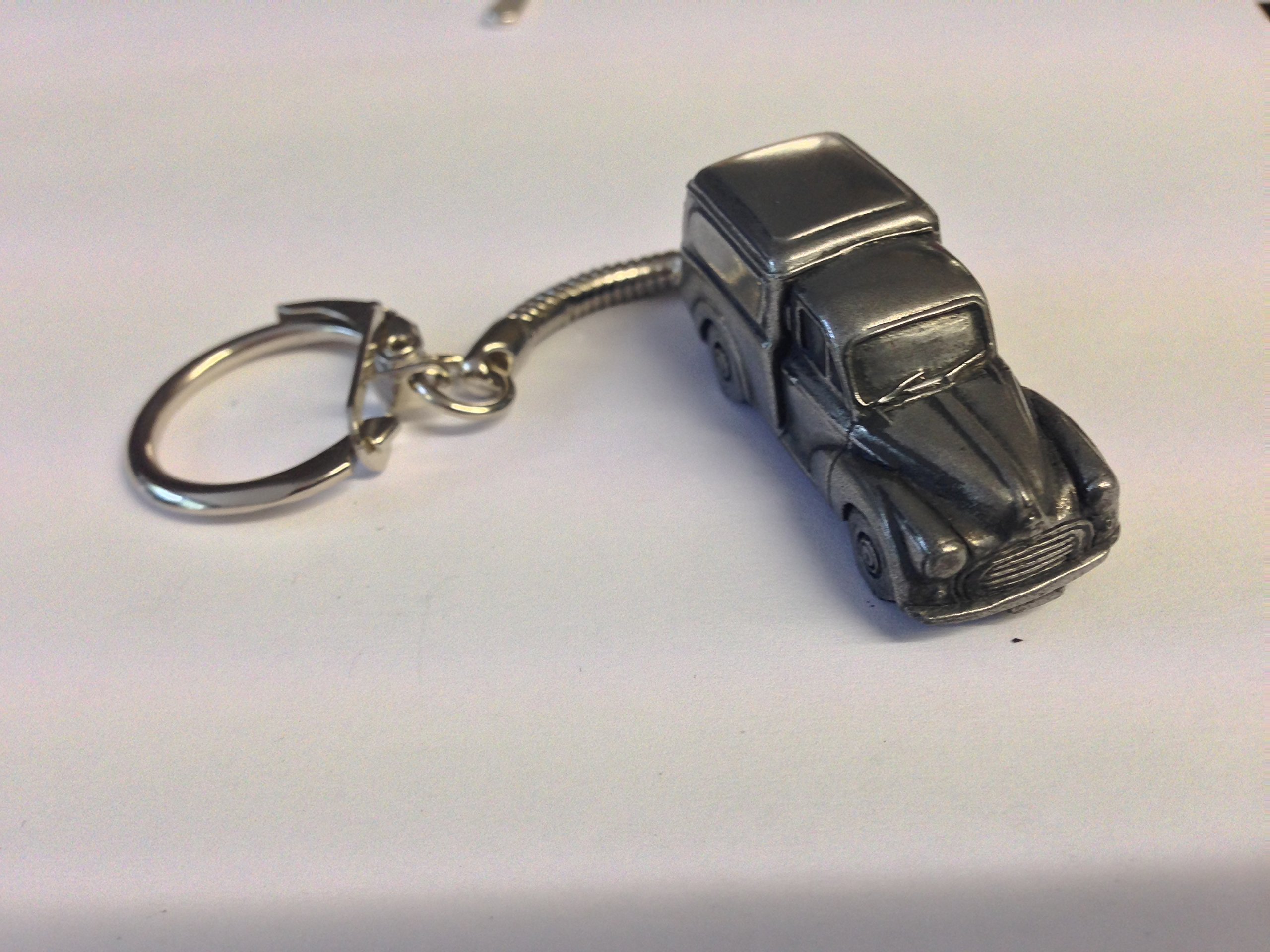 Prideindetails Silver Morris Minor Van Ref163 3D Snake Keyring Full Car