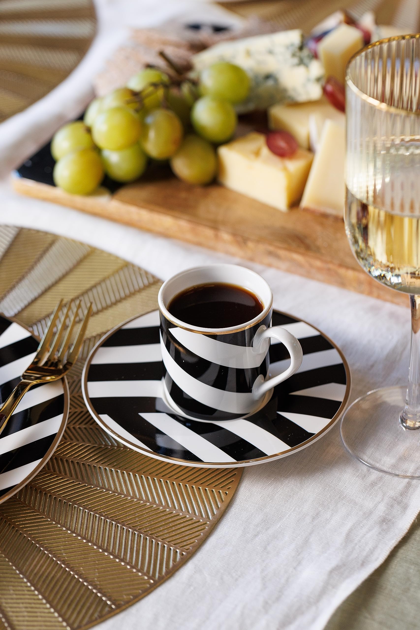 Mikasa Luxe Deco Porcelanowy zestaw filiżanek i spodków do espresso, 2x filiżanki i spodki do espresso z geometrycznym nadrukiem, filiżanki do kawy o pojemności 100 ml