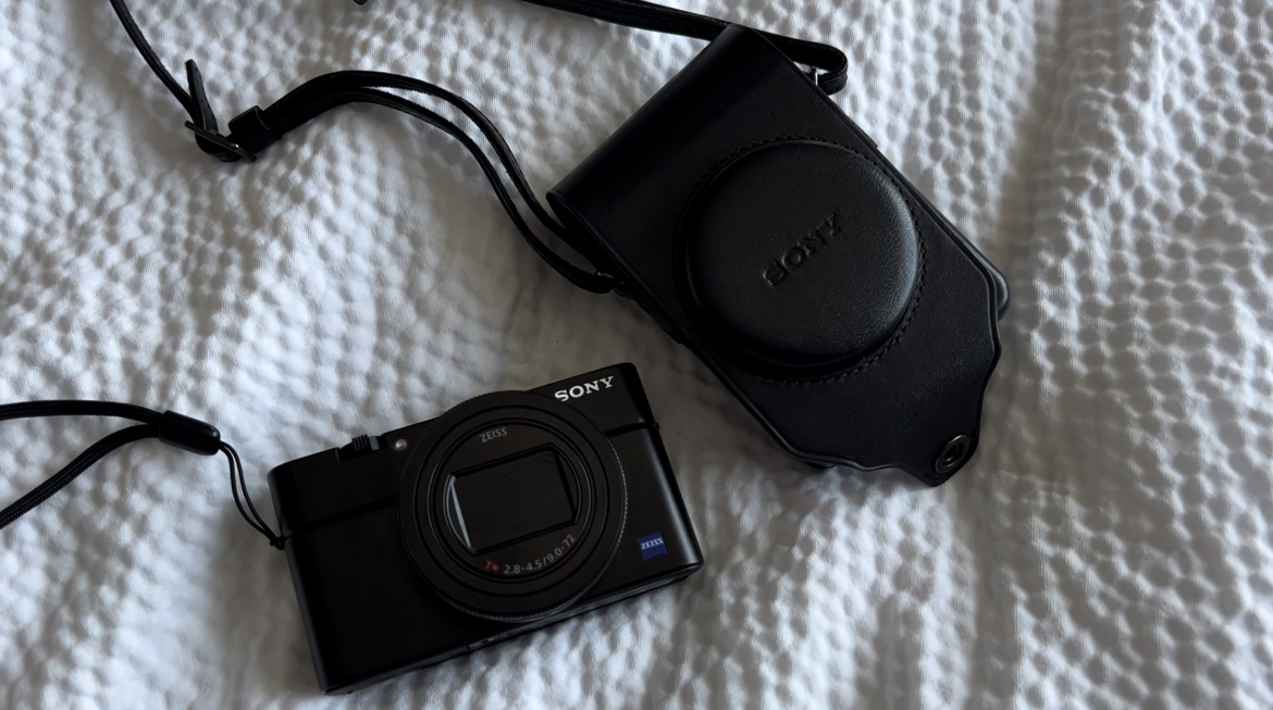 Watch A look at the Sony carrying case for my RX100 vii on Amazon Live