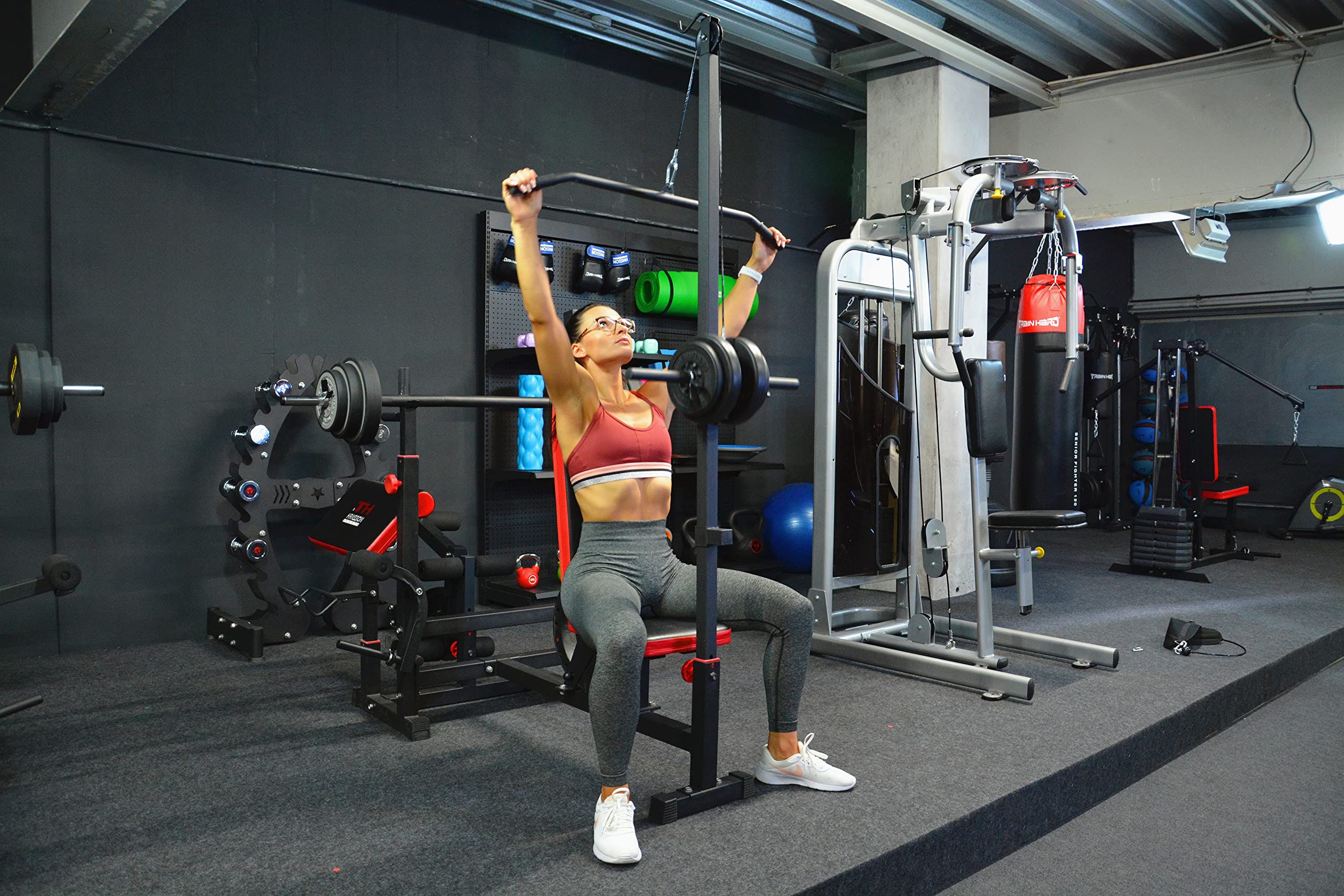 Train Hard Universal Hantelbank Kraftstation Fitnesscenter mit Latzug, Curlpult, Butterfly, Bein- und Bauchtrainer, in DE zertifizierte Qualität!