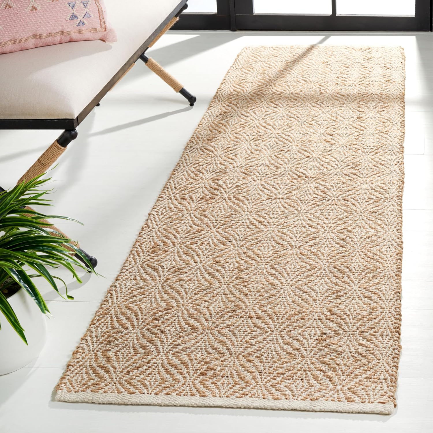 SAFAVIEH Natural Fiber Collection Runner Rug - 8' Runner, Natural & Beige, Farmhouse Design, Ideal for High Traffic Areas in Hallway, Bathroom & Kitchen (NF833A-28)