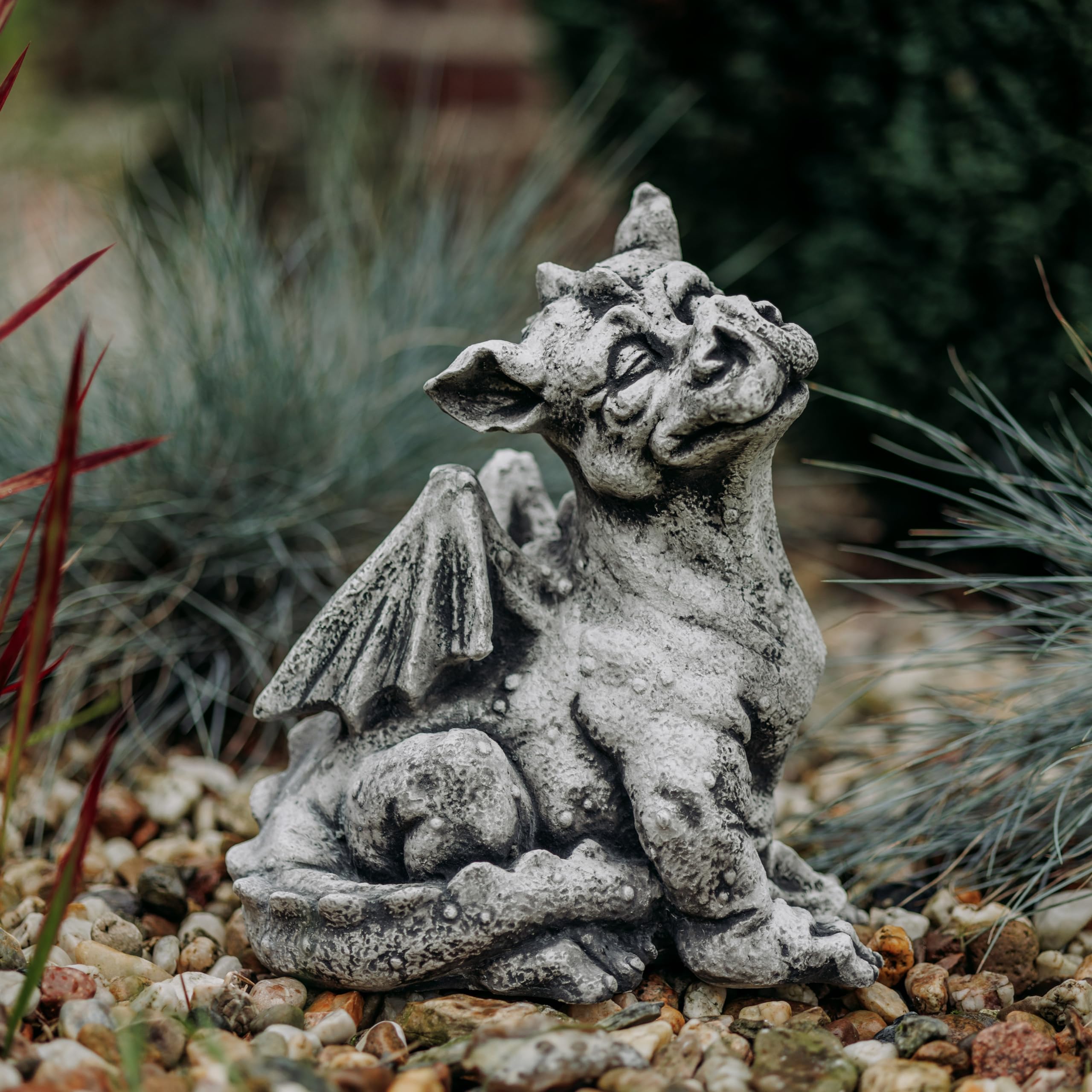 gartendekoparadies.de Lustiger Drache, Steinfigur aus Steinguss, Grau, Frostsicher, H. 30 cm, 9 kg für Außenbereich
