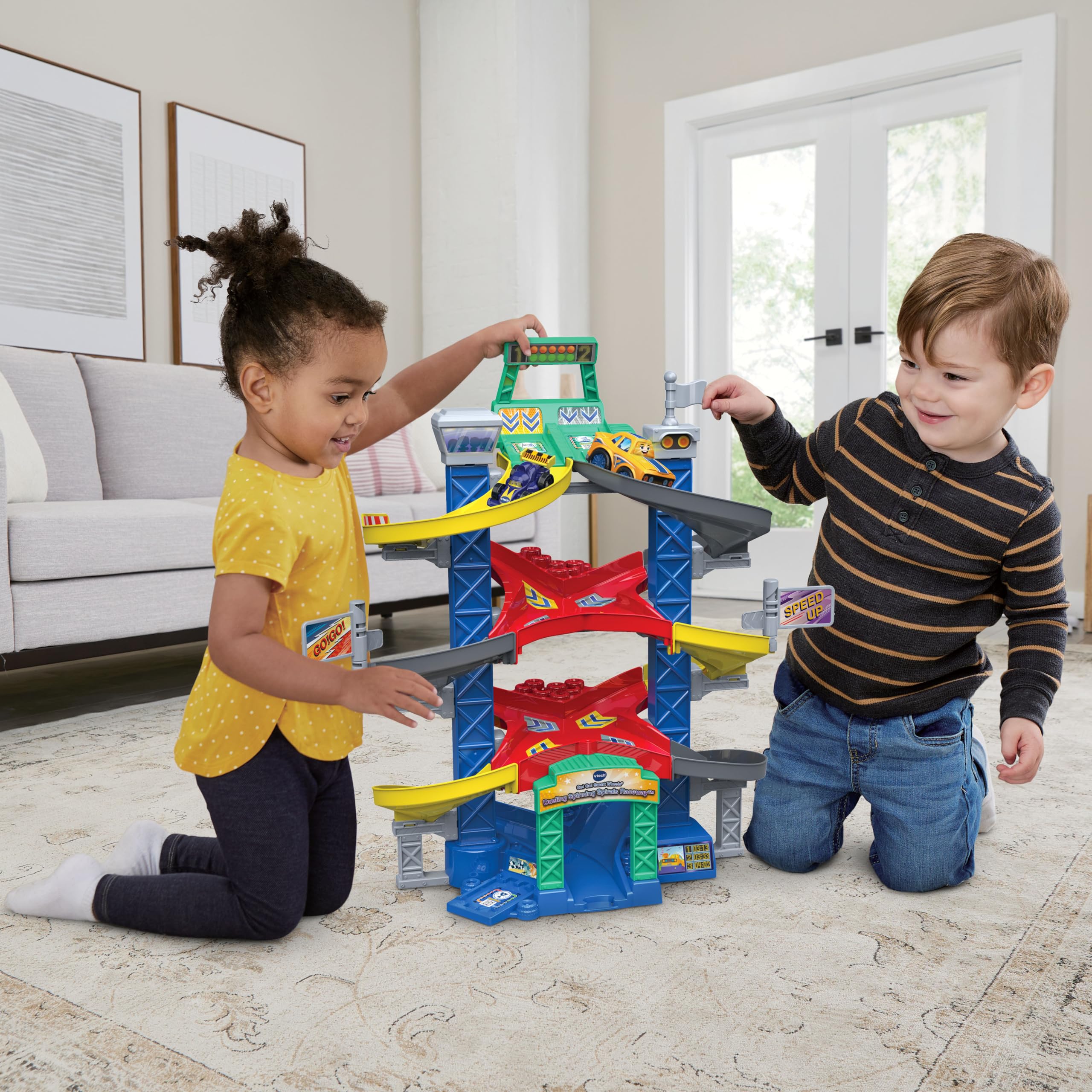 VTech - Tut Tut Bolides Série Pro, Super Tour Duo Challenge avec Voiture de Course Lenny As du Circuit, Circuit Voitures Enfant, 3 Zones Magiques, Cadeau Enfant de 2 Ans à 6 Ans - Contenu en Français
